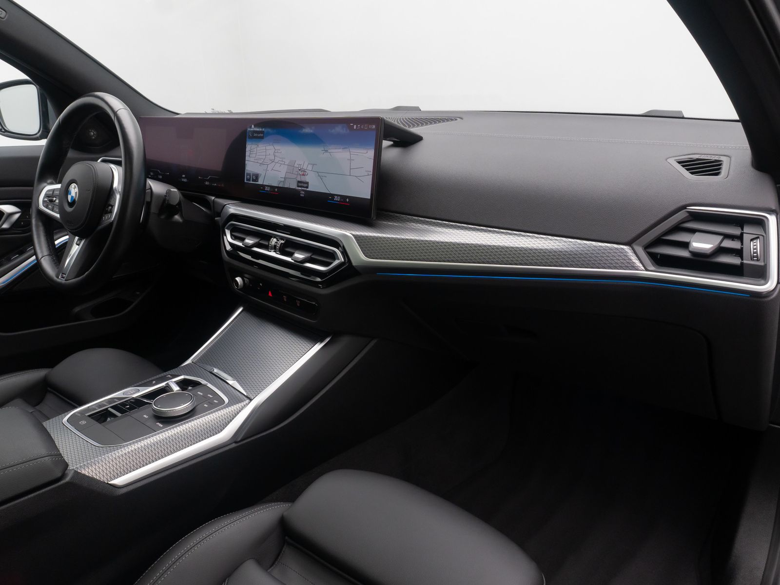 Fahrzeugabbildung BMW 330d xD M Sport ACC Kamera H/K Panorama HUD 19"