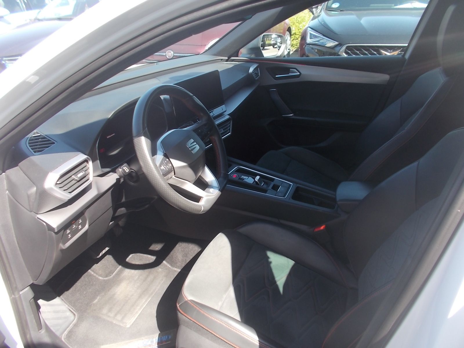 Fahrzeugabbildung SEAT Leon FR Sportstourer 1.5 eTSI DSG + AHK