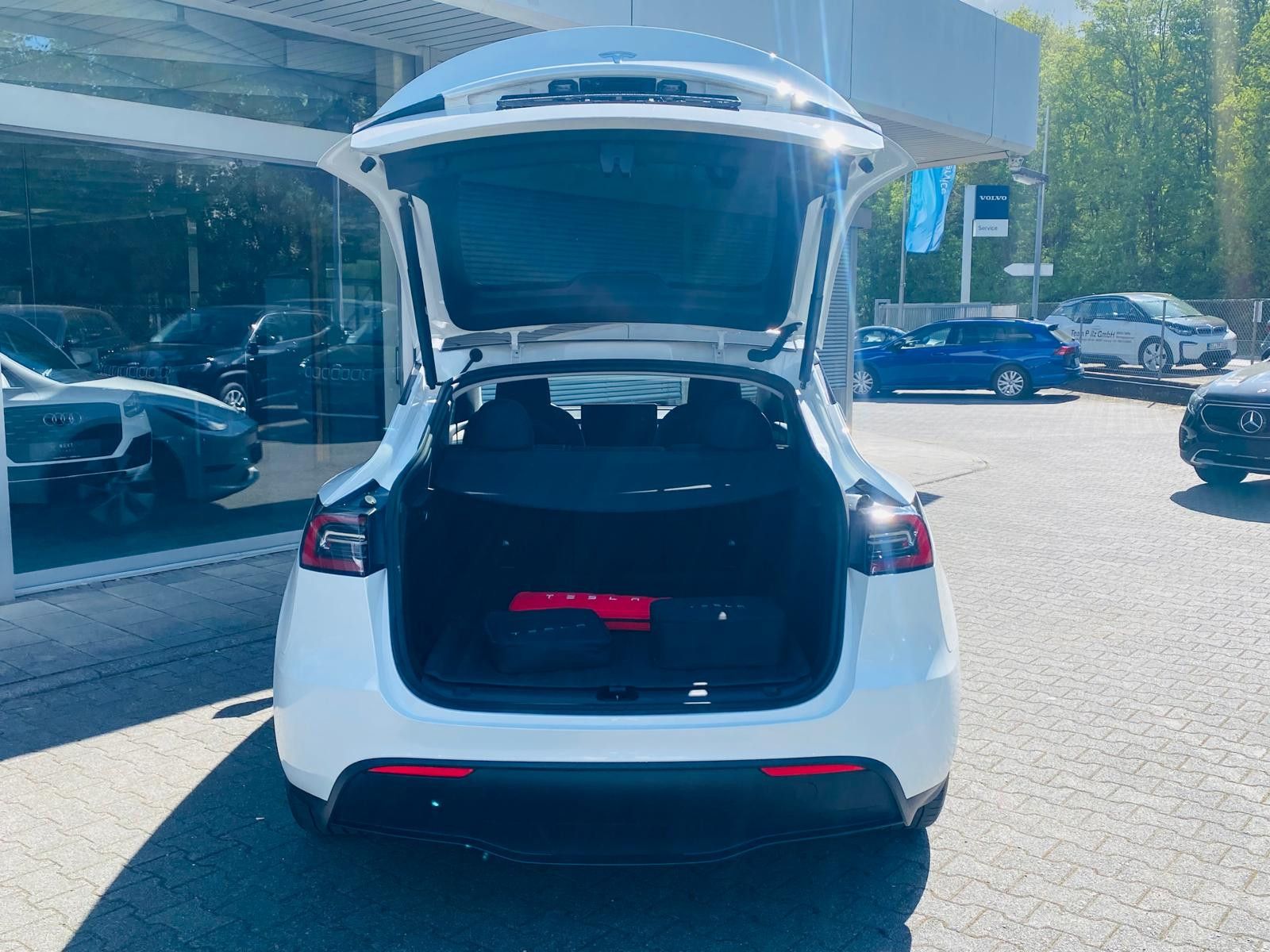 Fahrzeugabbildung Tesla Model Y LR Dual AWD PANO+STDHZ+NAVI+LED+ACC+AHK+