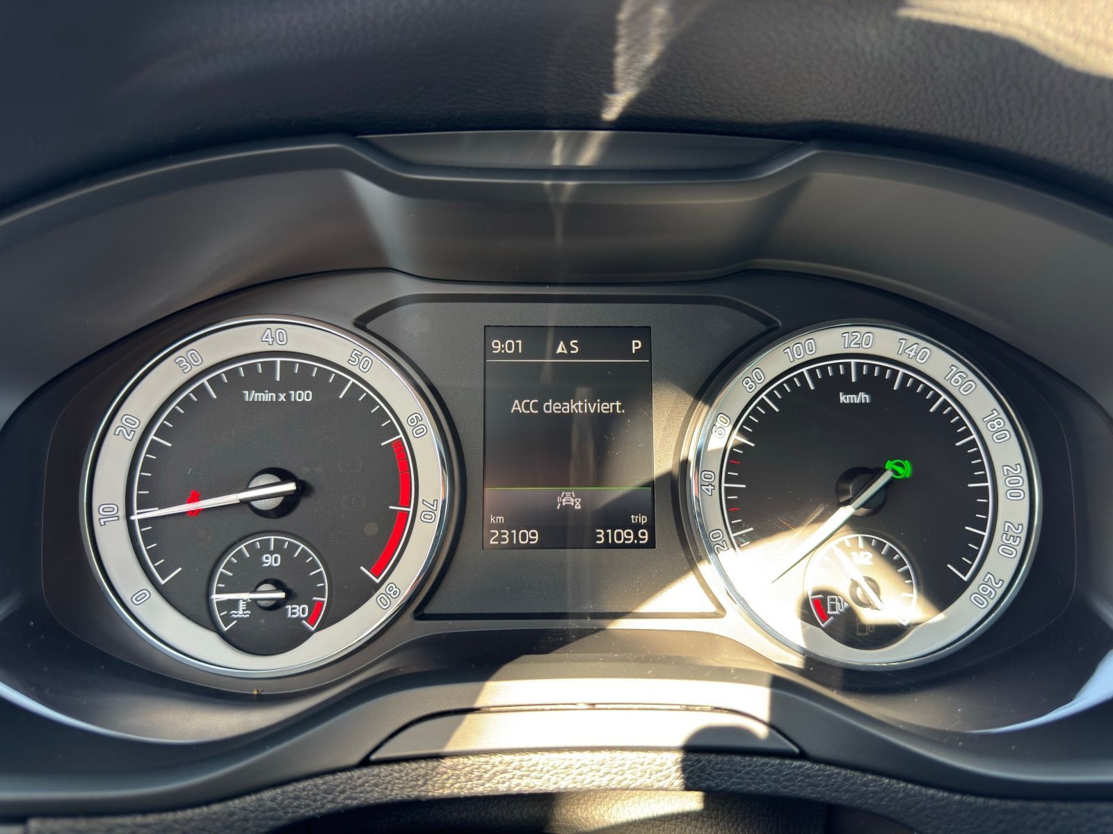 Fahrzeugabbildung SKODA Karoq 1.5 TSI DSG*AHK*RFK*ACC*eHeck
