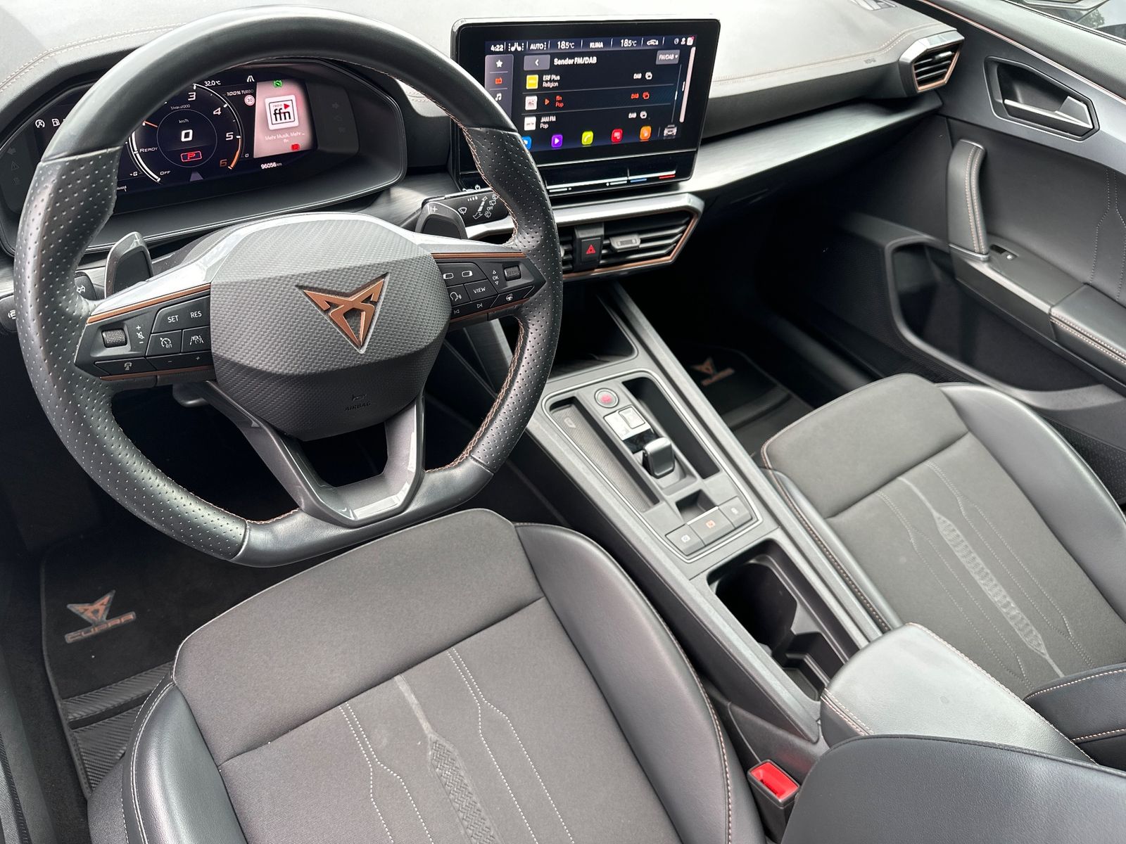 Fahrzeugabbildung CUPRA Formentor 4Drive NAV+LED+AHK+ACC+KAM+PANO+19ZOLL