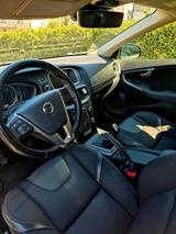 Volvo V40 - Momentum  /super Winterauto - Volvo 240 mit Diesel-Antrieb