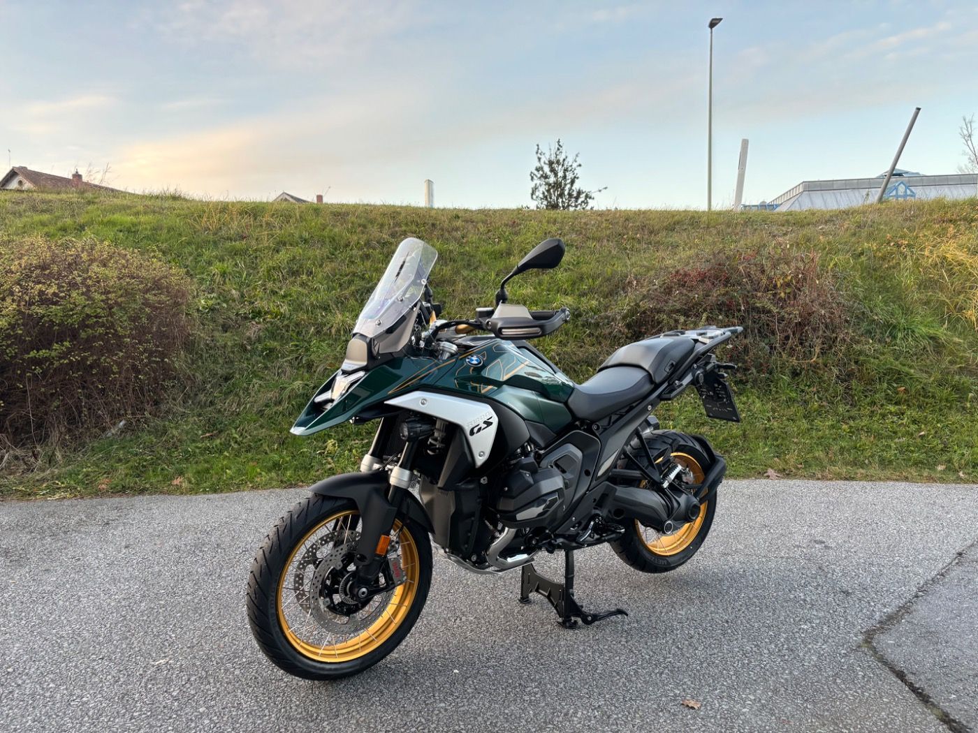 Fahrzeugabbildung BMW R 1300 GS Option 719 Doppelschalldämpfer Adaptiv