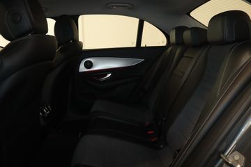 Mercedes E 220 - 12