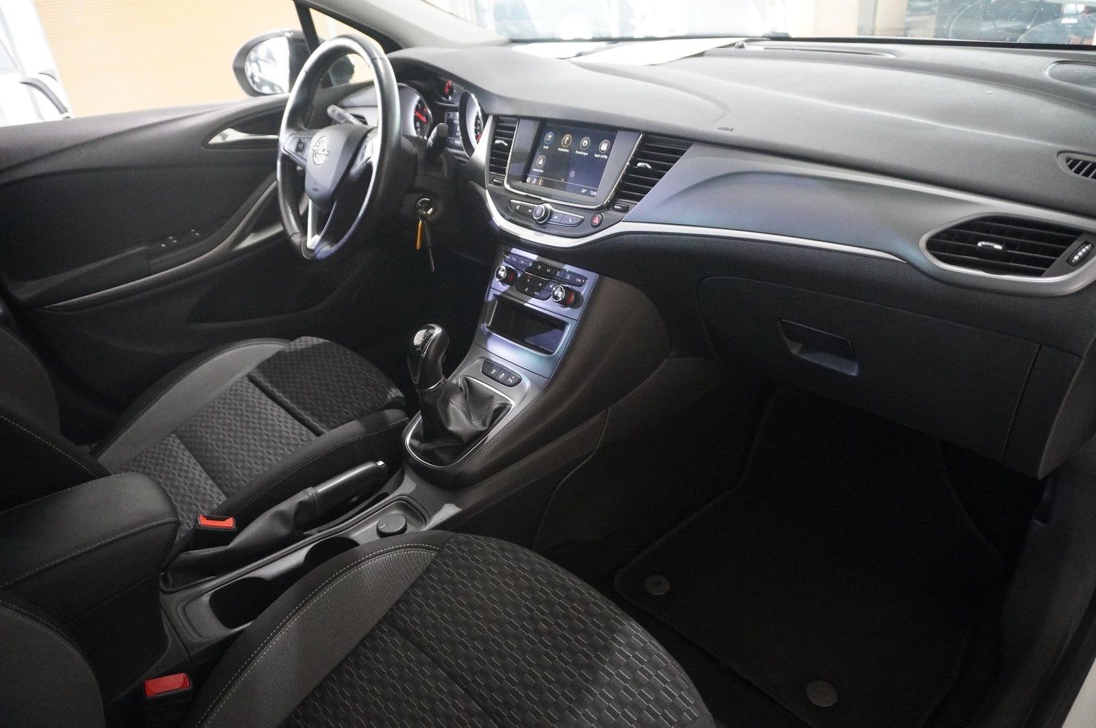 Fahrzeugabbildung Opel Astra K ST 1.2T EDITION NAVI/LED/KAMERA/SHZ/AHK