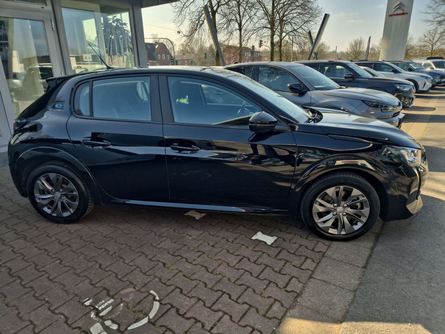 Fahrzeugabbildung Peugeot 208 e- Active Pack Elektro 136 CarPlay Klima