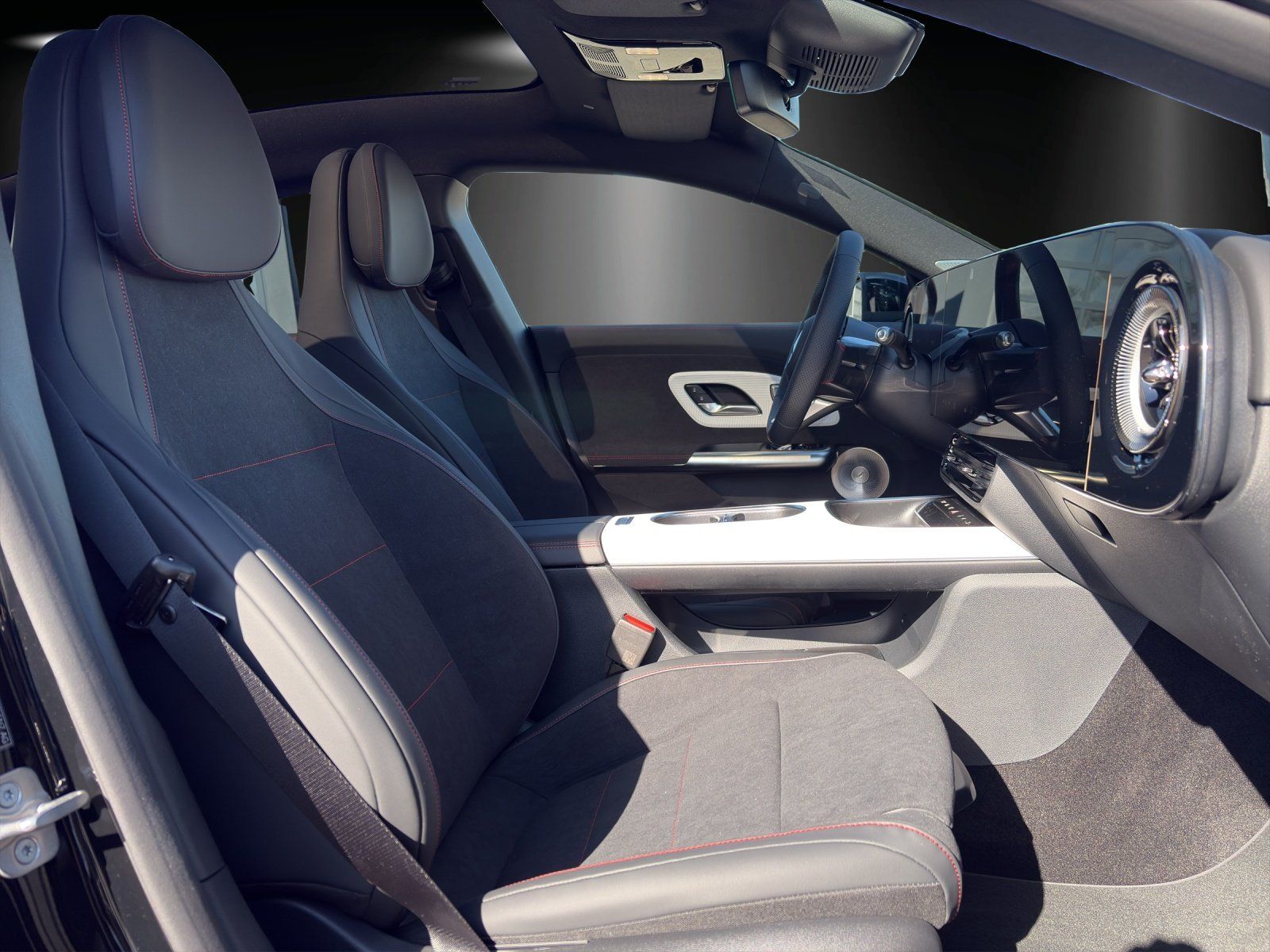 Fahrzeugabbildung Mercedes-Benz CLA 220 AMG HeadUp PANO Burmester KeyGo 360 MLED