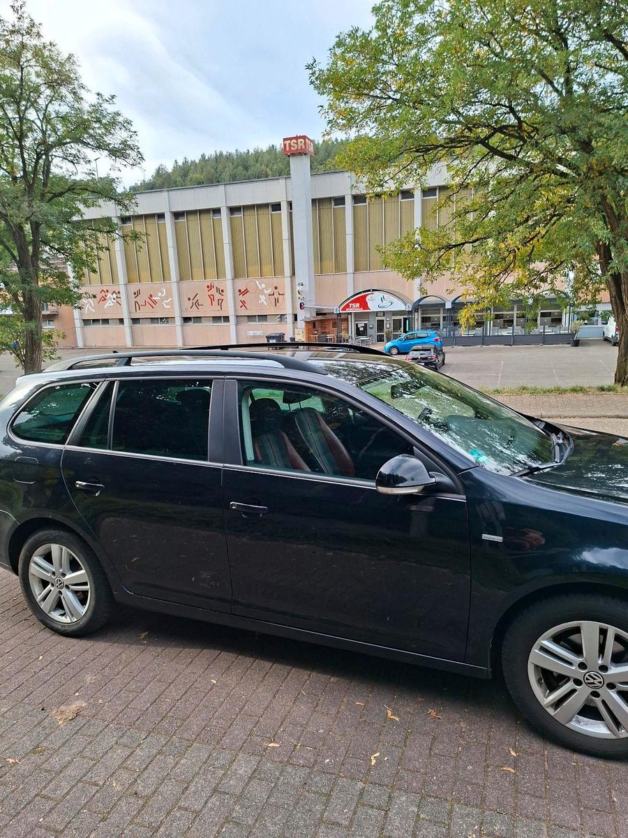 Volkswagen Golf 2012 — engine 105 HP (77kW)