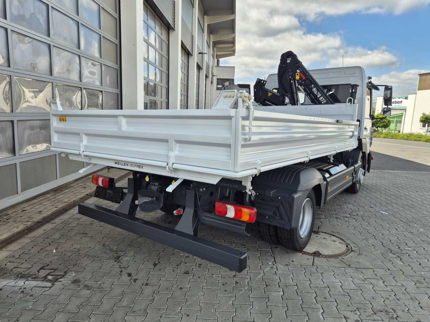 Fahrzeugabbildung Mercedes-Benz Atego 823 KK Kipper+Kran+Funk+Greifersteuerung