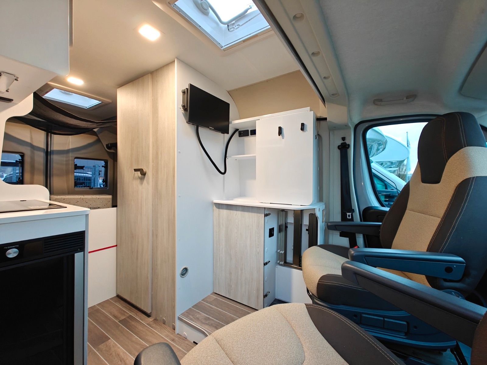 Fahrzeugabbildung Roller Team Livingstone Next 540 - SAT, TV, Solar, Kamera -