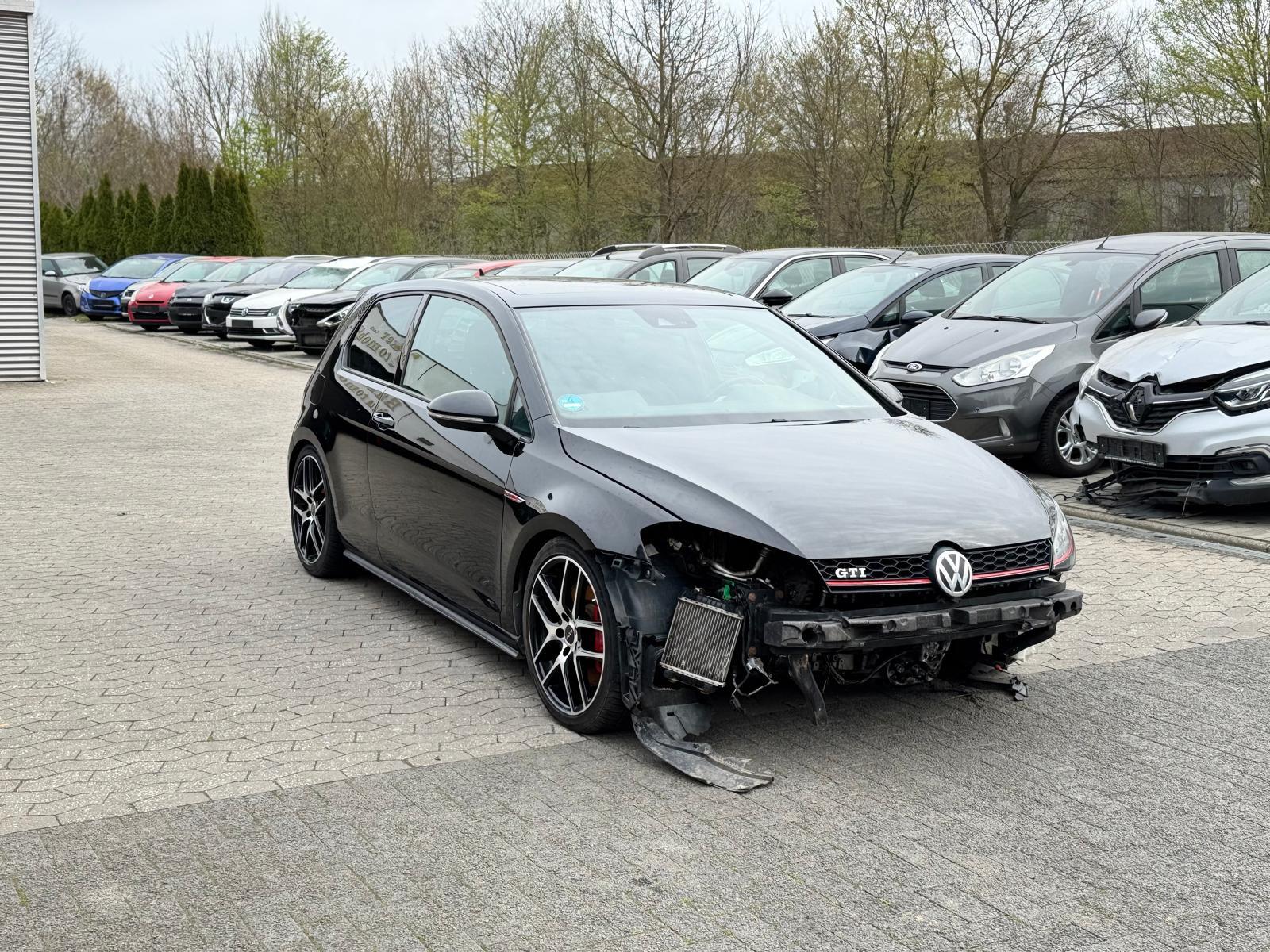 Volkswagen Golf 2.0 TSI GTI Performance *Pano*Navi*DSG*