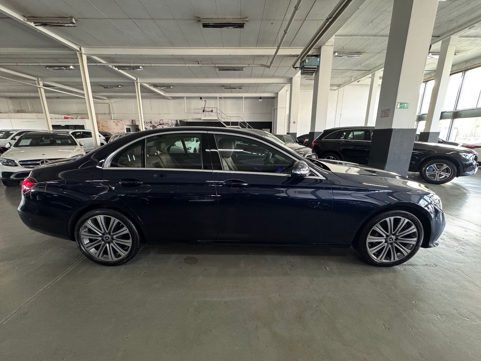 Fahrzeugabbildung Mercedes-Benz E 450 4MATIC 9G-TRONIC 2X AVANTGARDE FACELIFT