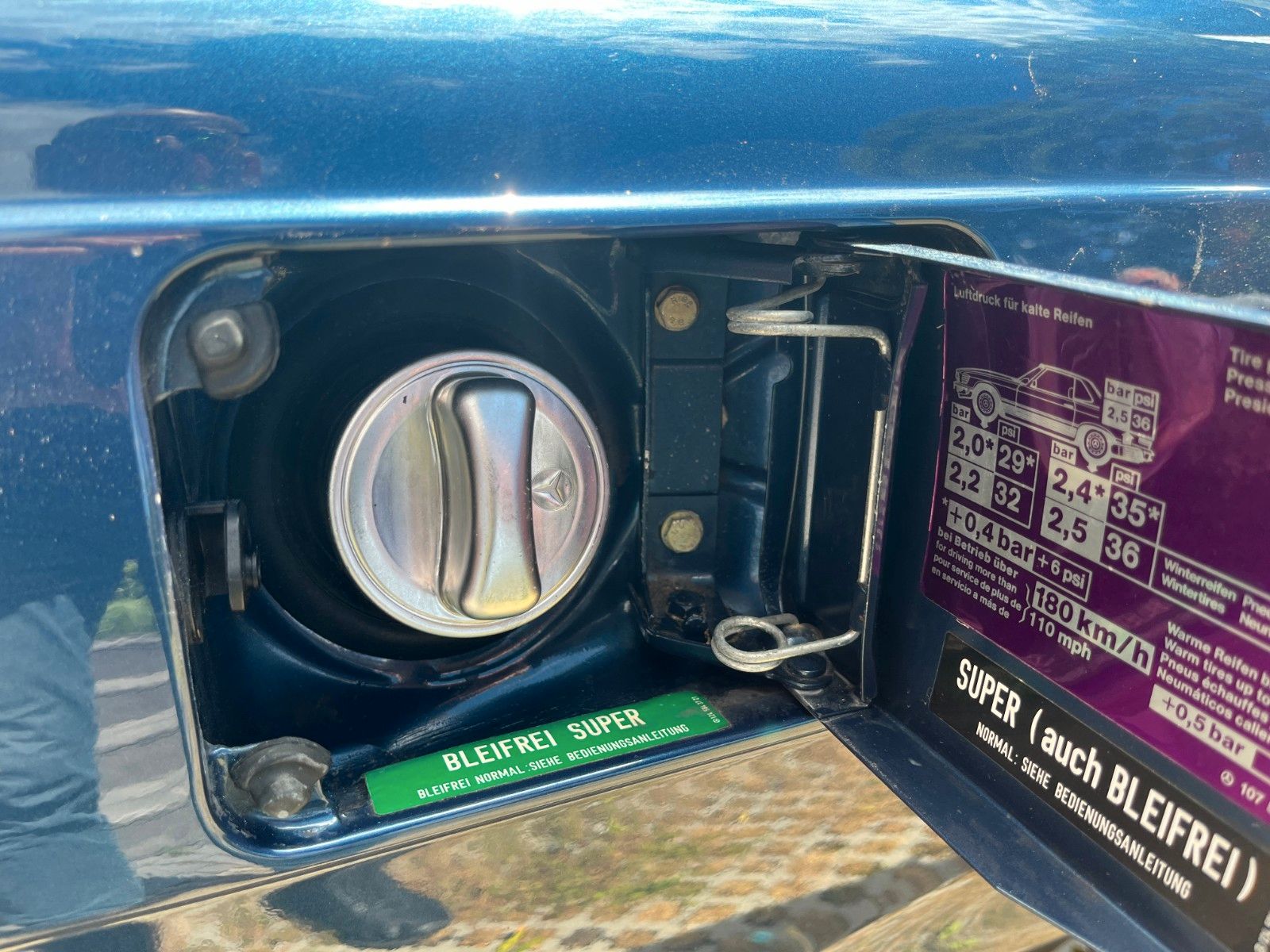 Fahrzeugabbildung Mercedes-Benz SL 300