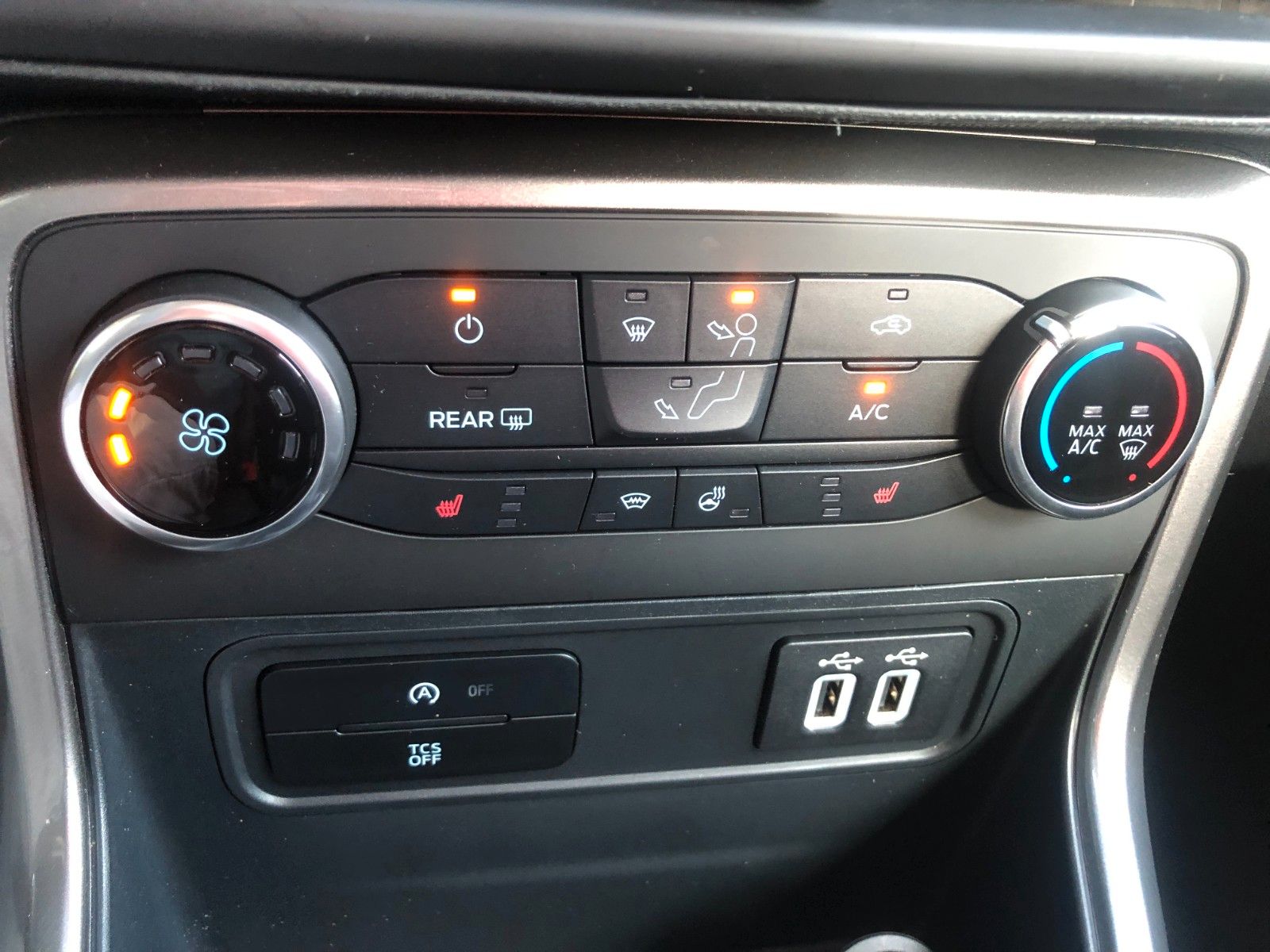 Fahrzeugabbildung Ford EcoSport Cool & Connect
