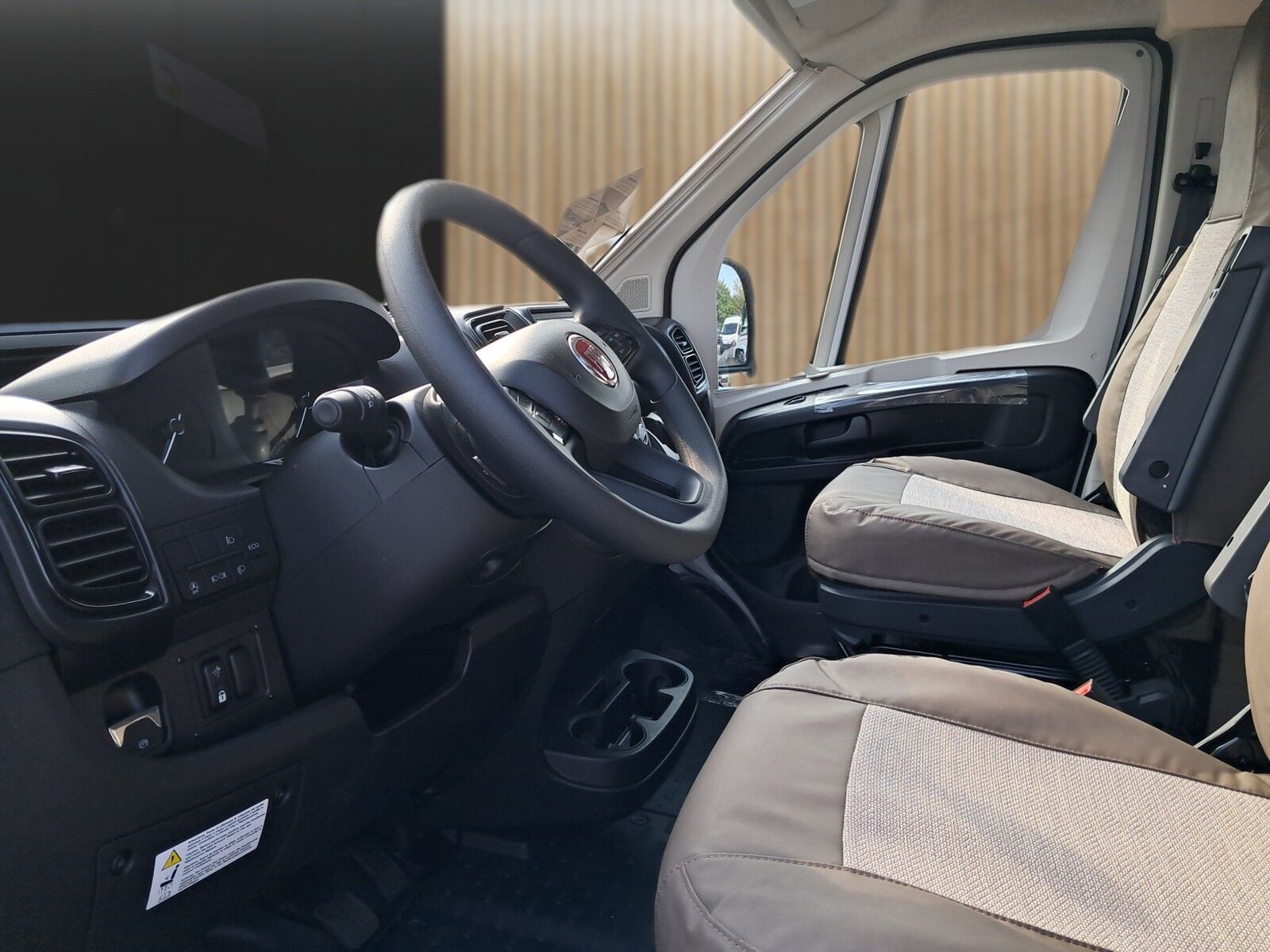 Fahrzeugabbildung Eura Mobil Profila T PT 660 EB Dachklima/Mark./Mondial