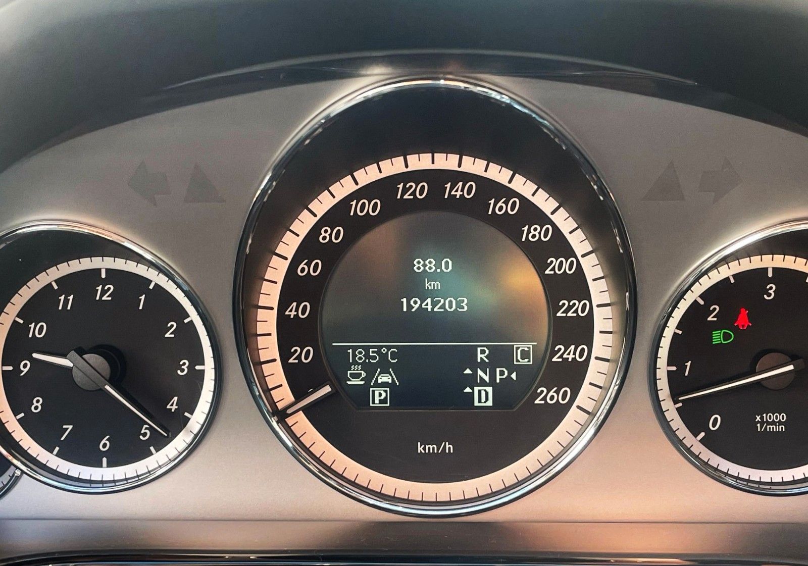 Fahrzeugabbildung Mercedes-Benz E 300 T CDI 7G AUT**AMG**LEDER NAVI GLASSD XENON