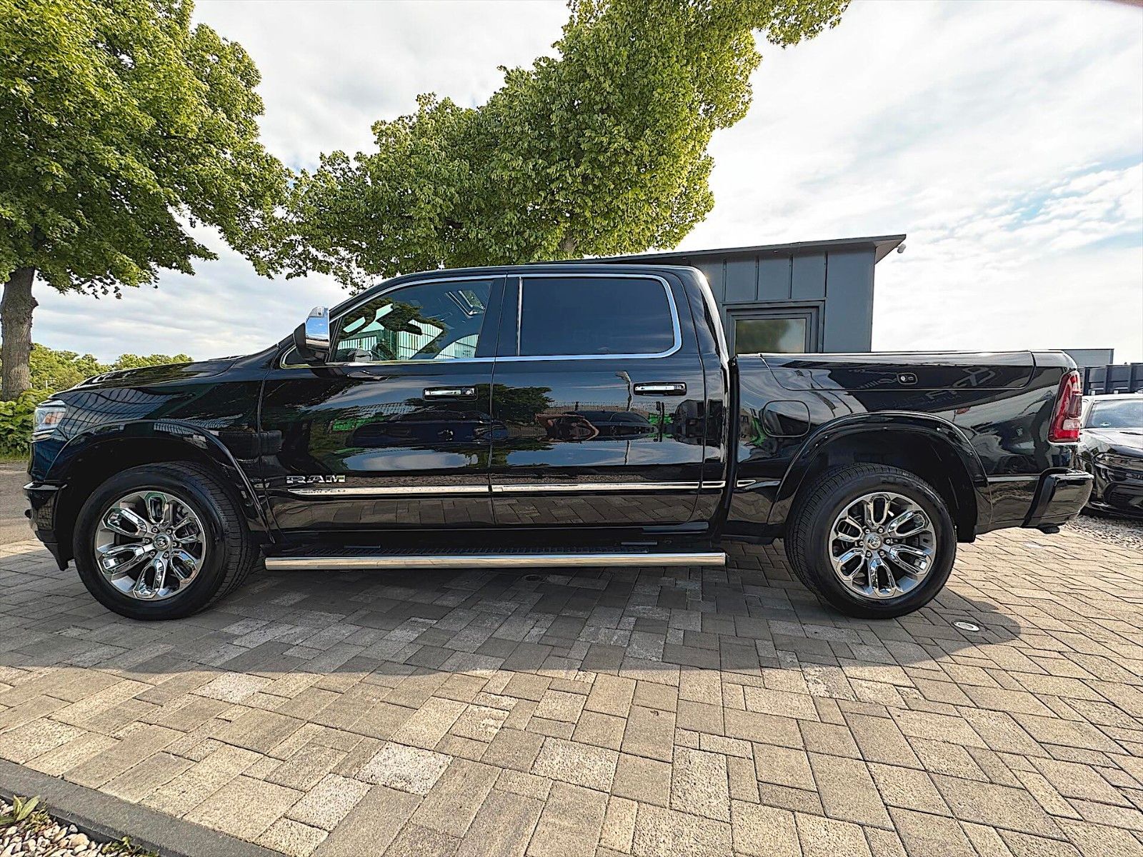 Fahrzeugabbildung Dodge RAM 5.7 V8 HEMI LIMITED 4x4 19% *Pano*Luft*ACC*