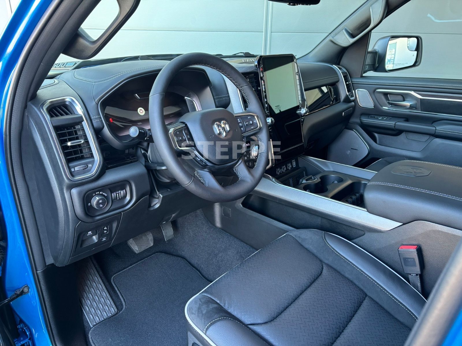 Dodge 2026 RAM 1500 5,7LV8 Night Safety Tech. AHK 22"