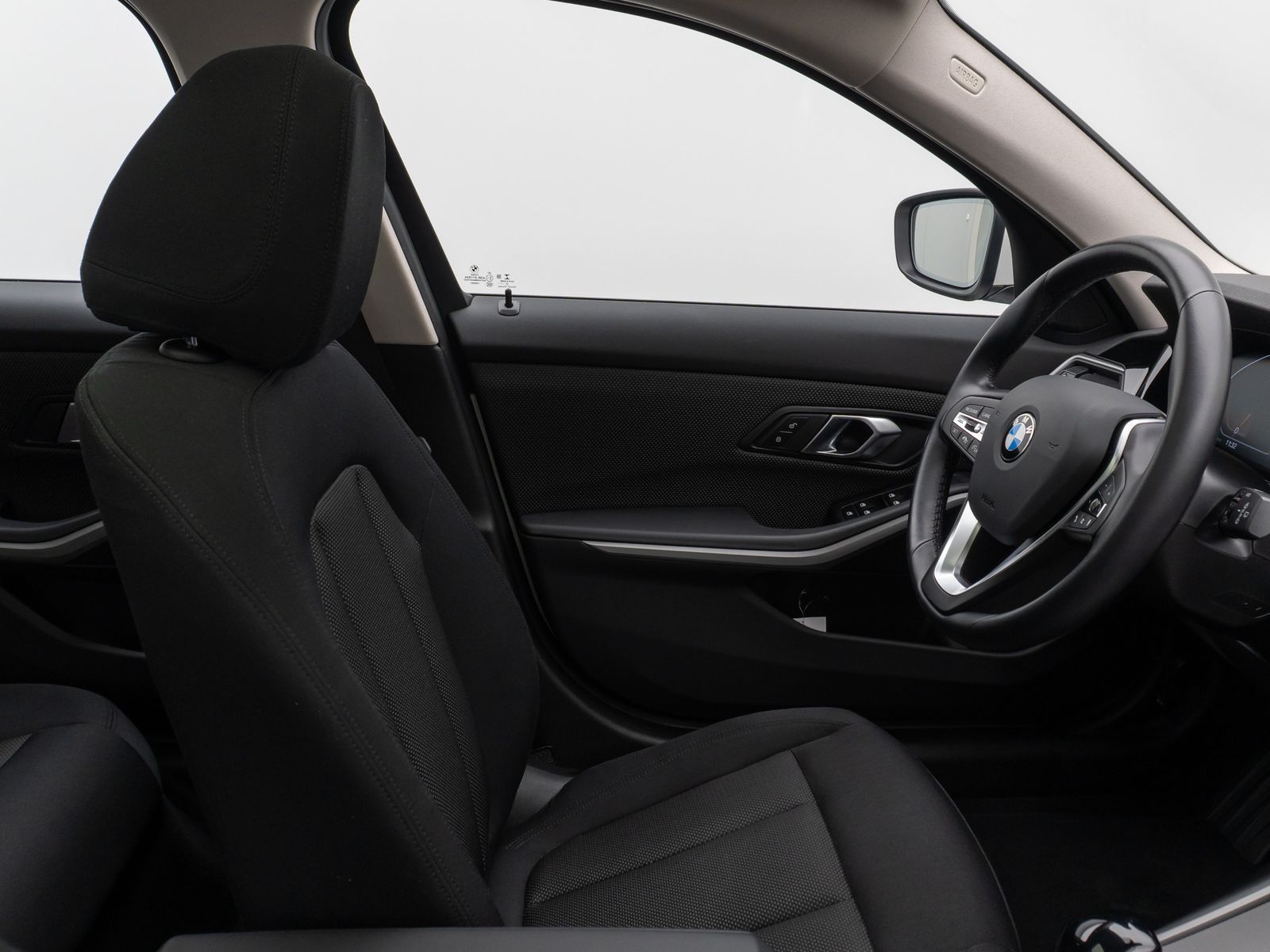 Fahrzeugabbildung BMW 320d Panorama DAB HiFi Stop&Go Alarm AHK PDC