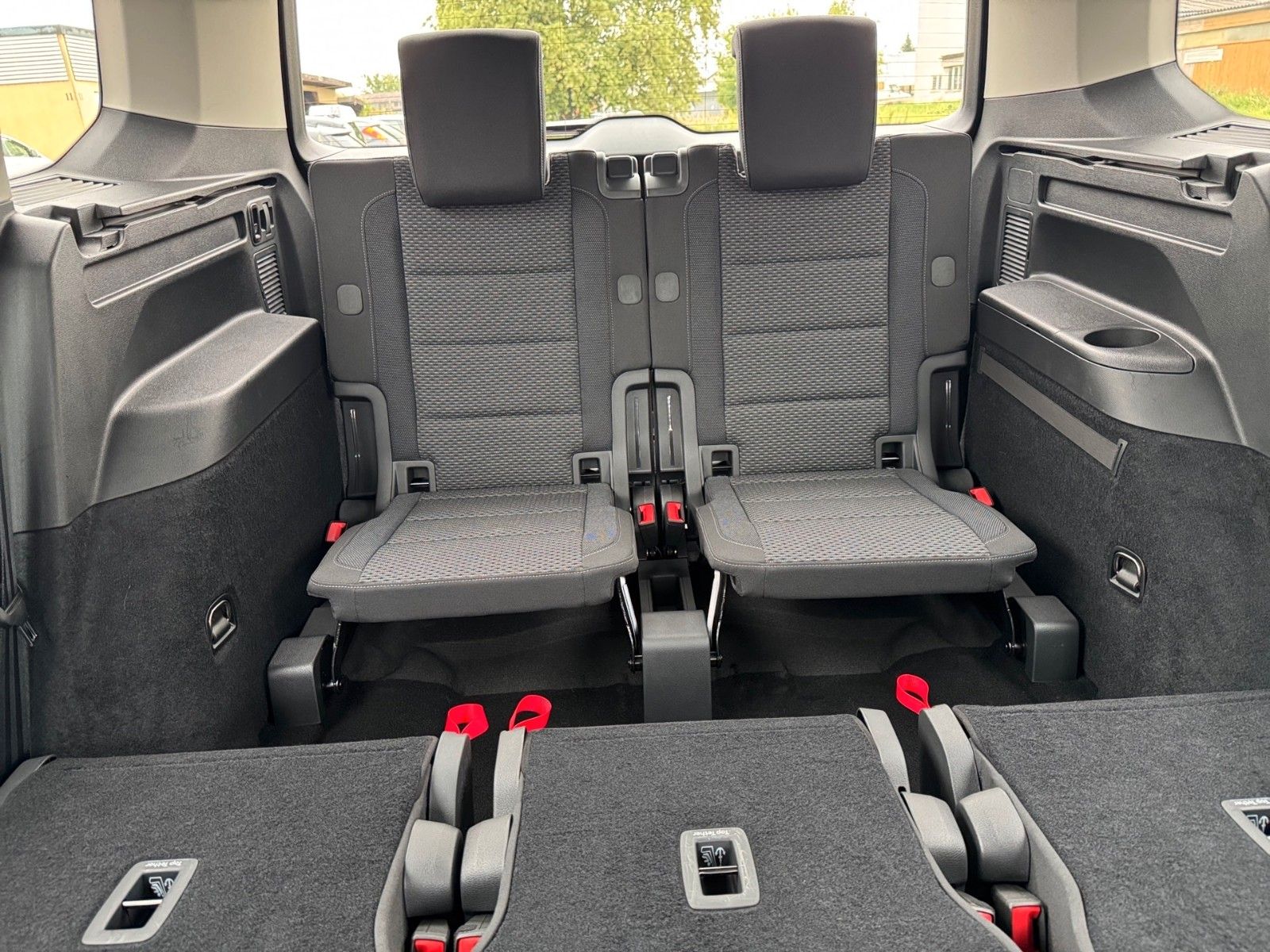 Fahrzeugabbildung Volkswagen Touran 1.5TSI Comfortline R-Line BMT/Start-Stopp