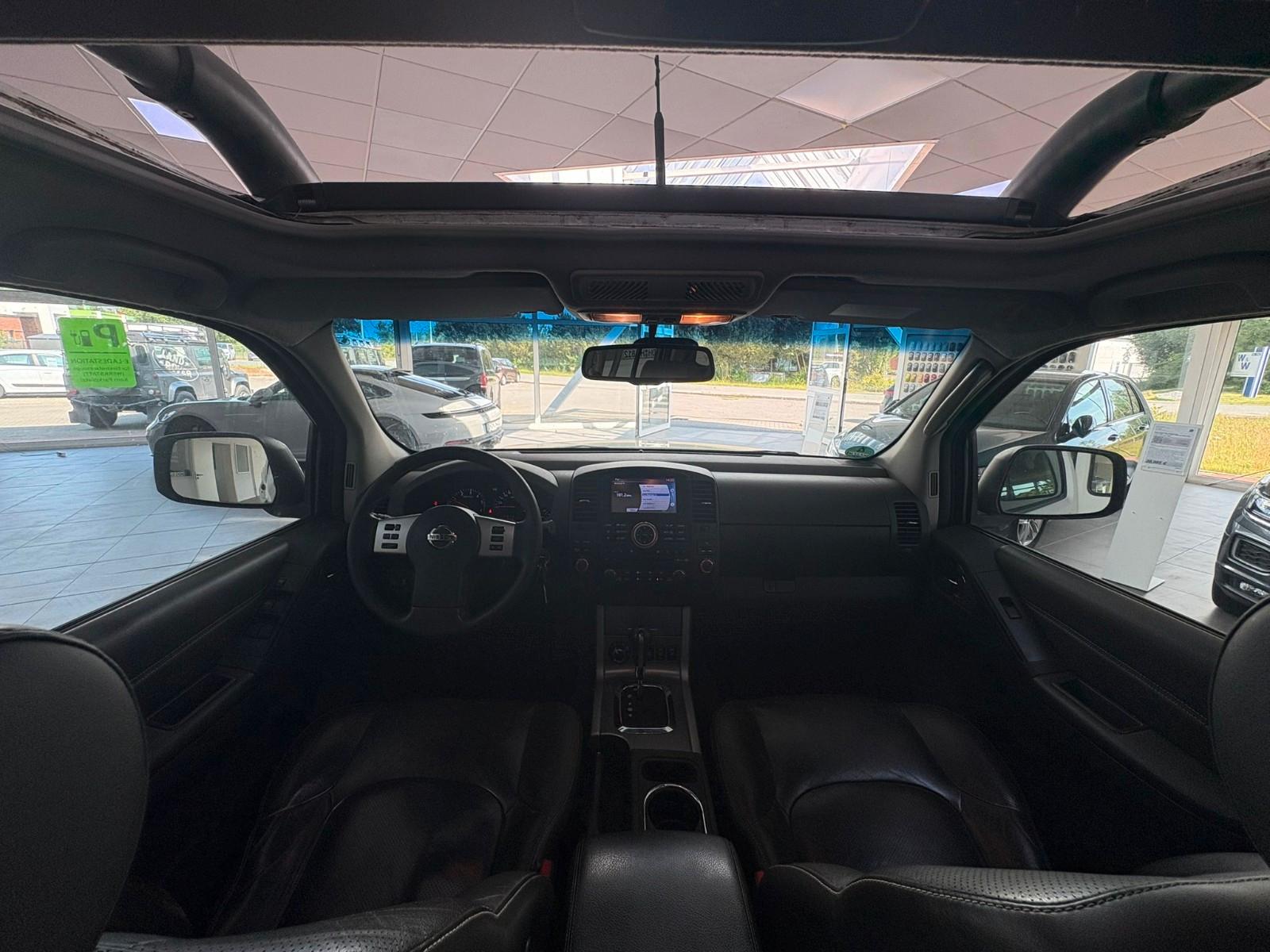 Nissan Navara Double cabine 3.0 231ch - Attelage - Régulateur - Ecran tactile - Sièges chauffants