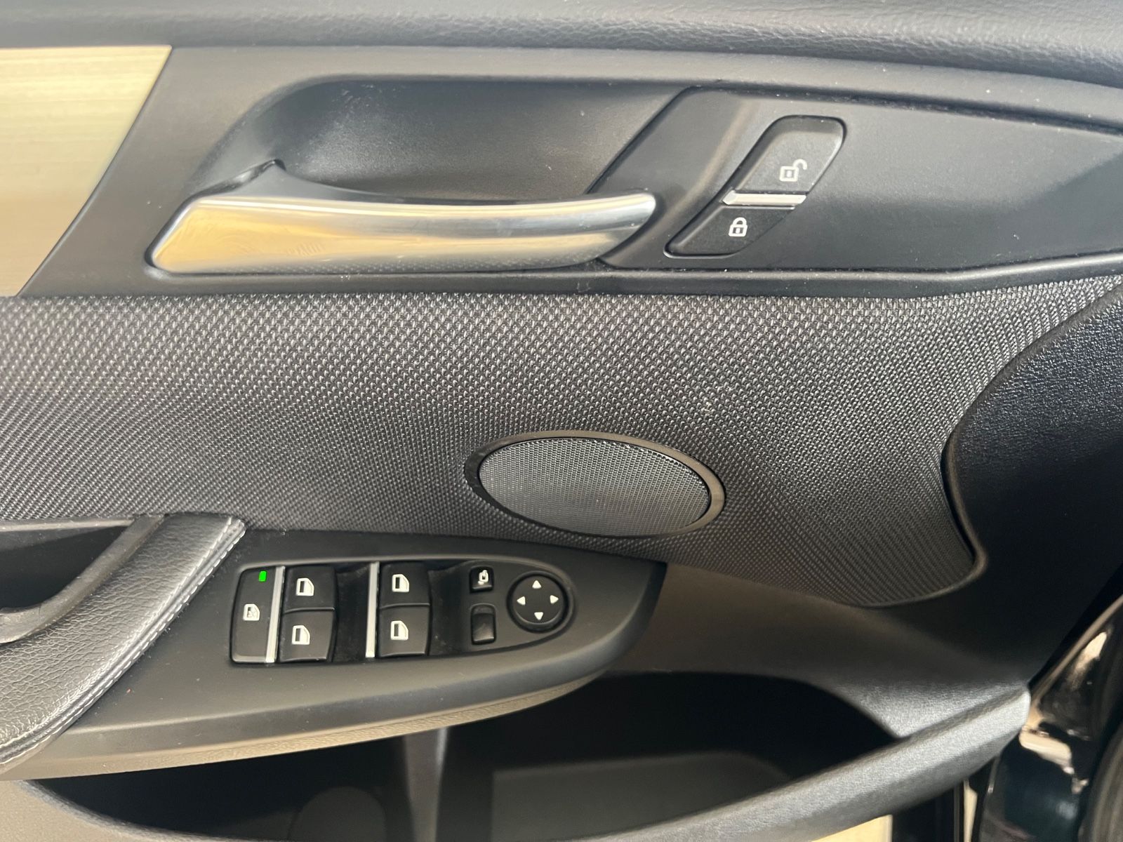 Fahrzeugabbildung BMW X3 xDrive 20 d M Sport Paket *PANO*XENON*NAVI*