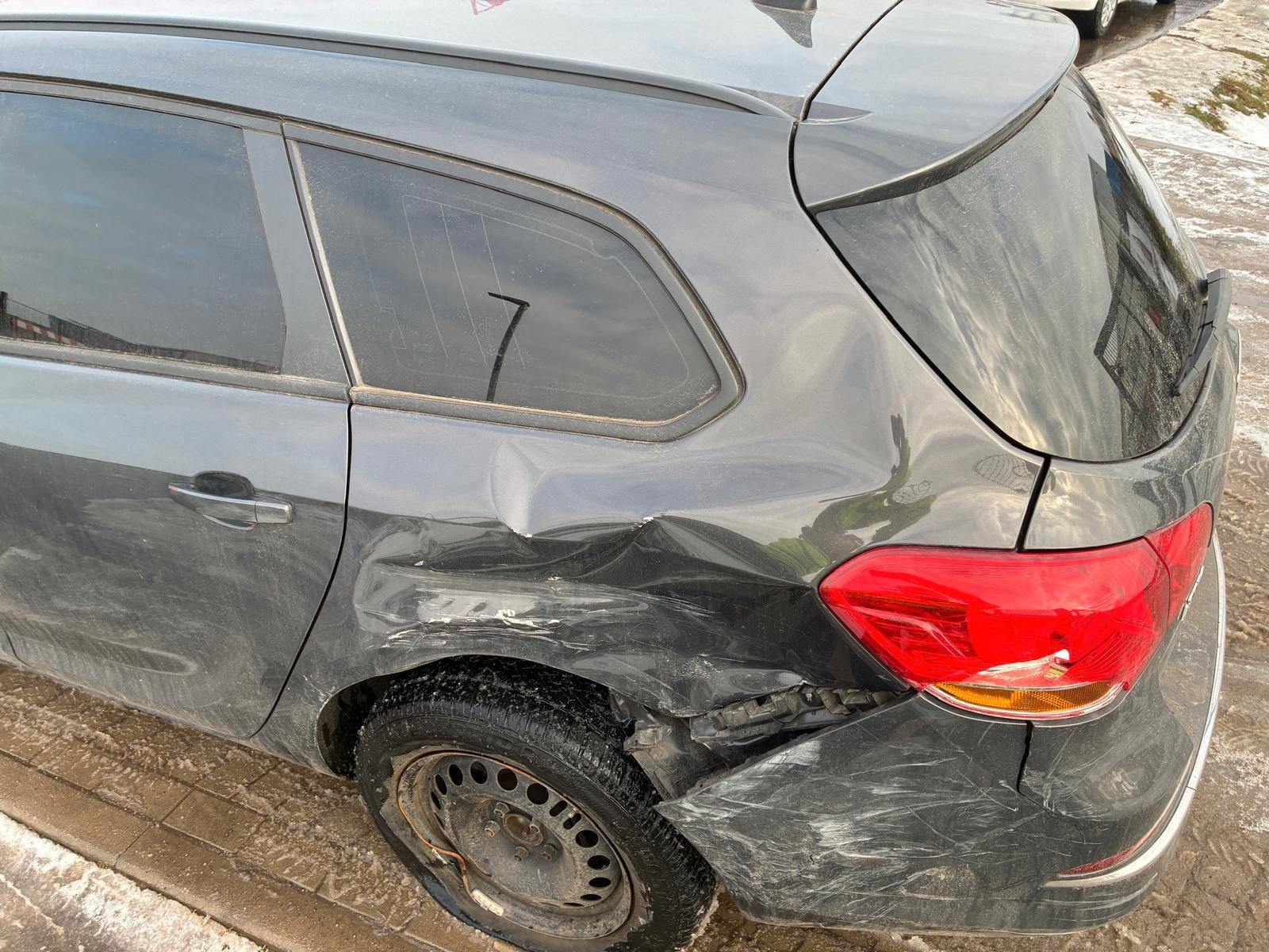 Opel Astra 2015 — photo 19
