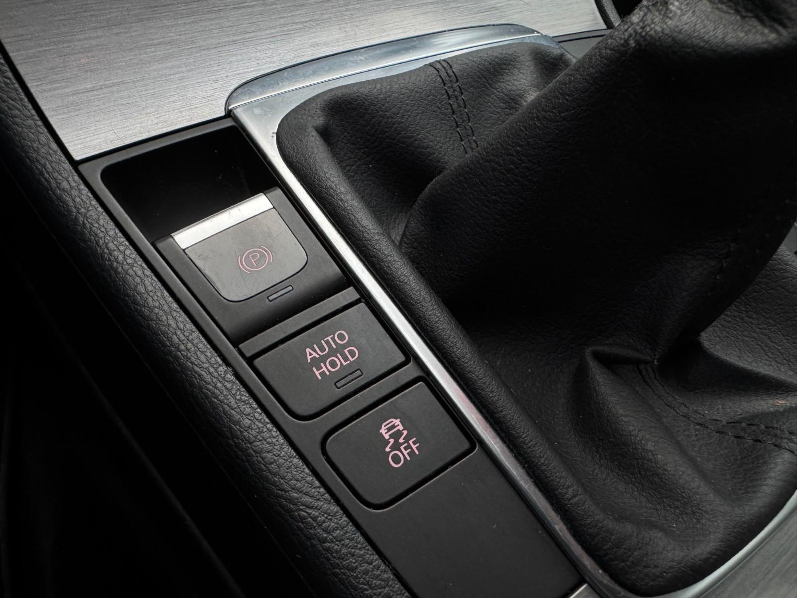 Volkswagen Passat 2011 — photo 21