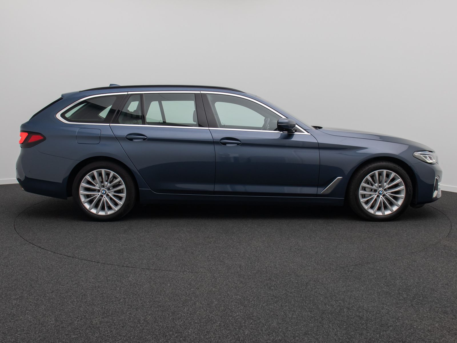 Fahrzeugabbildung BMW 530d LuxuryLine 360&deg;Laser HUD DAB H/K SoftCL AHK