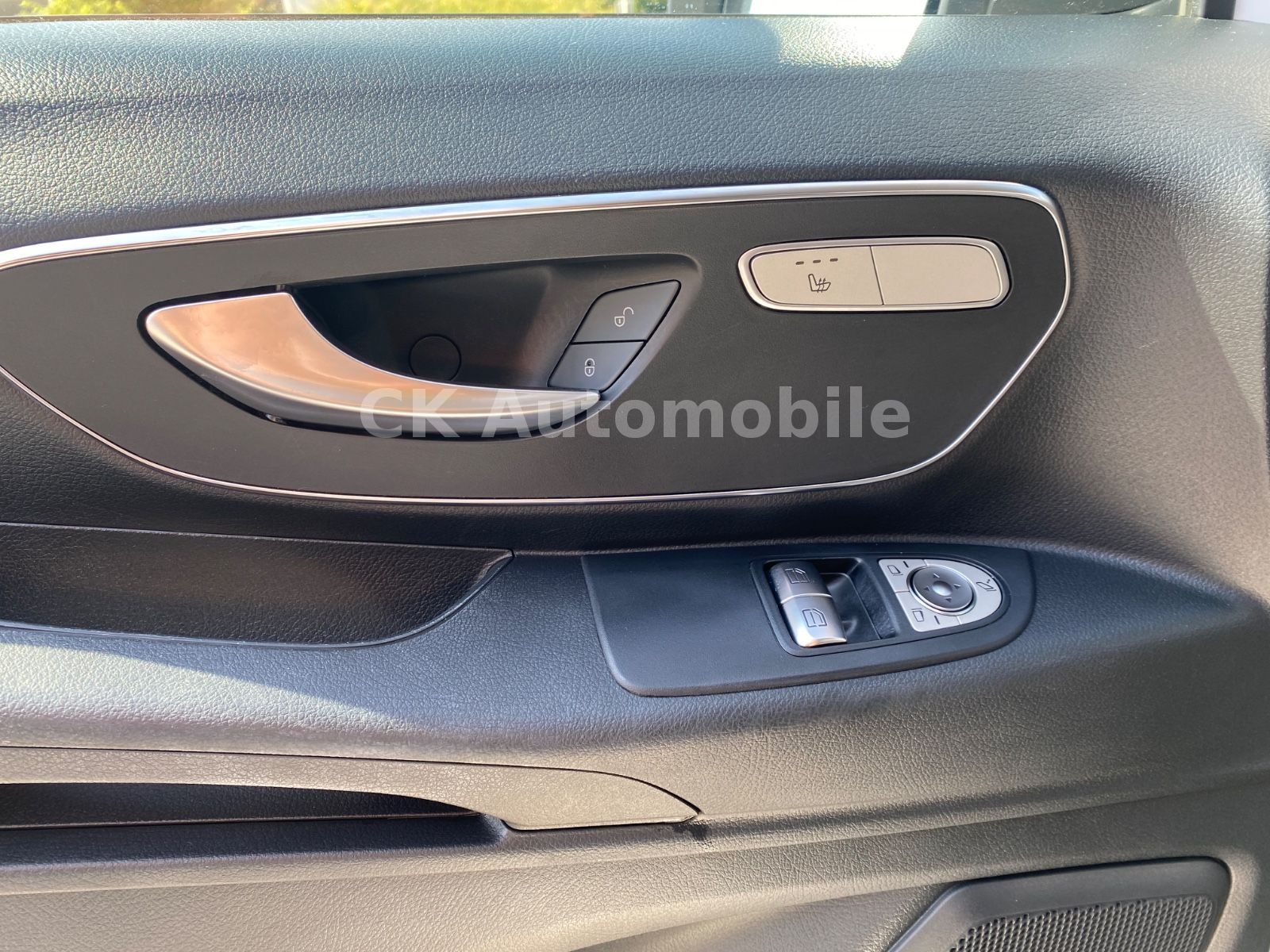 Fahrzeugabbildung Mercedes-Benz Vito Mixto 119 lang Autom./5 Sitze/Navi/LED/Kam