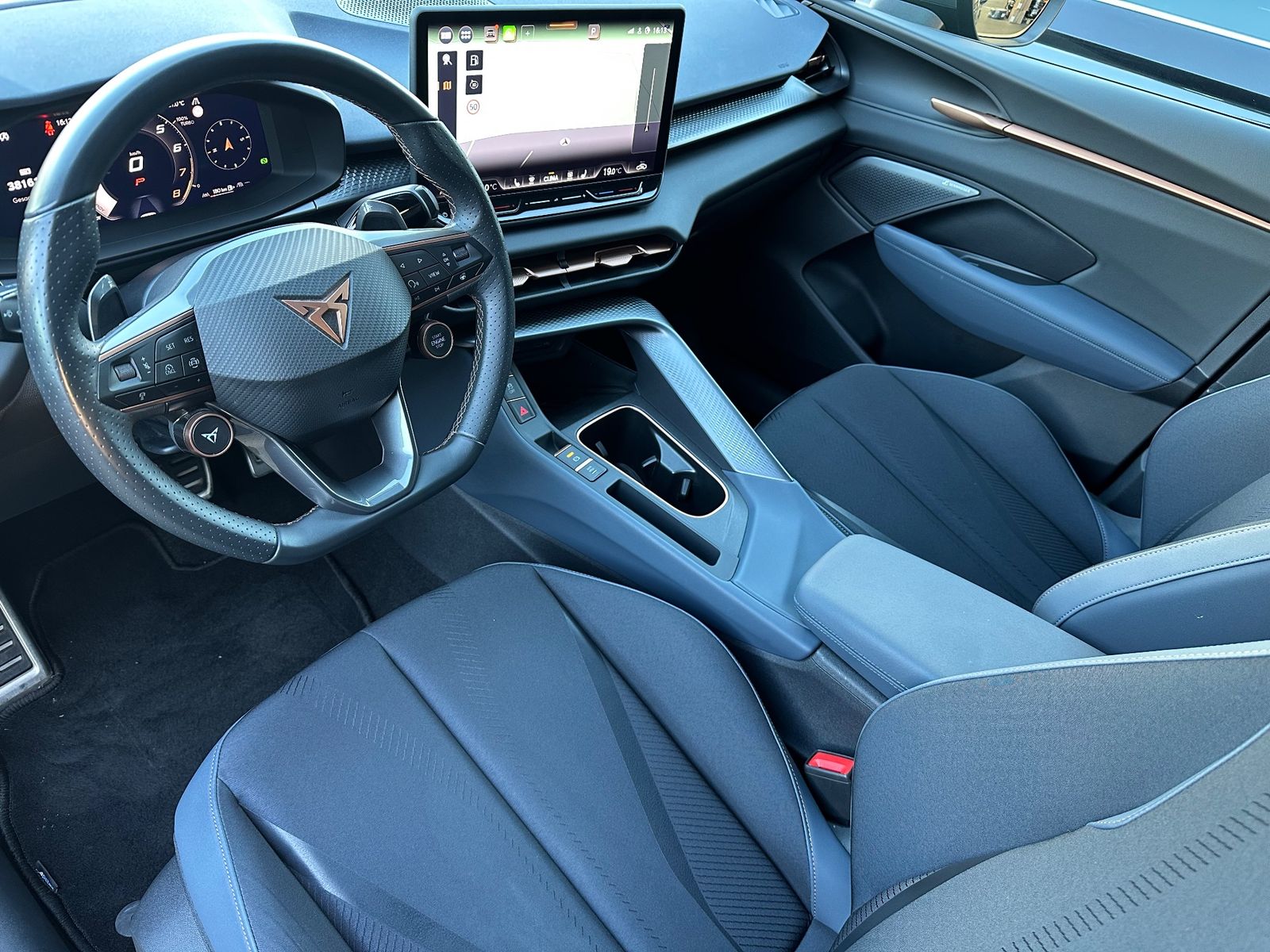 Fahrzeugabbildung CUPRA Terramar 1.5 eTSI DSG NAV+LED+AHK+HUD+KAM+SHZ