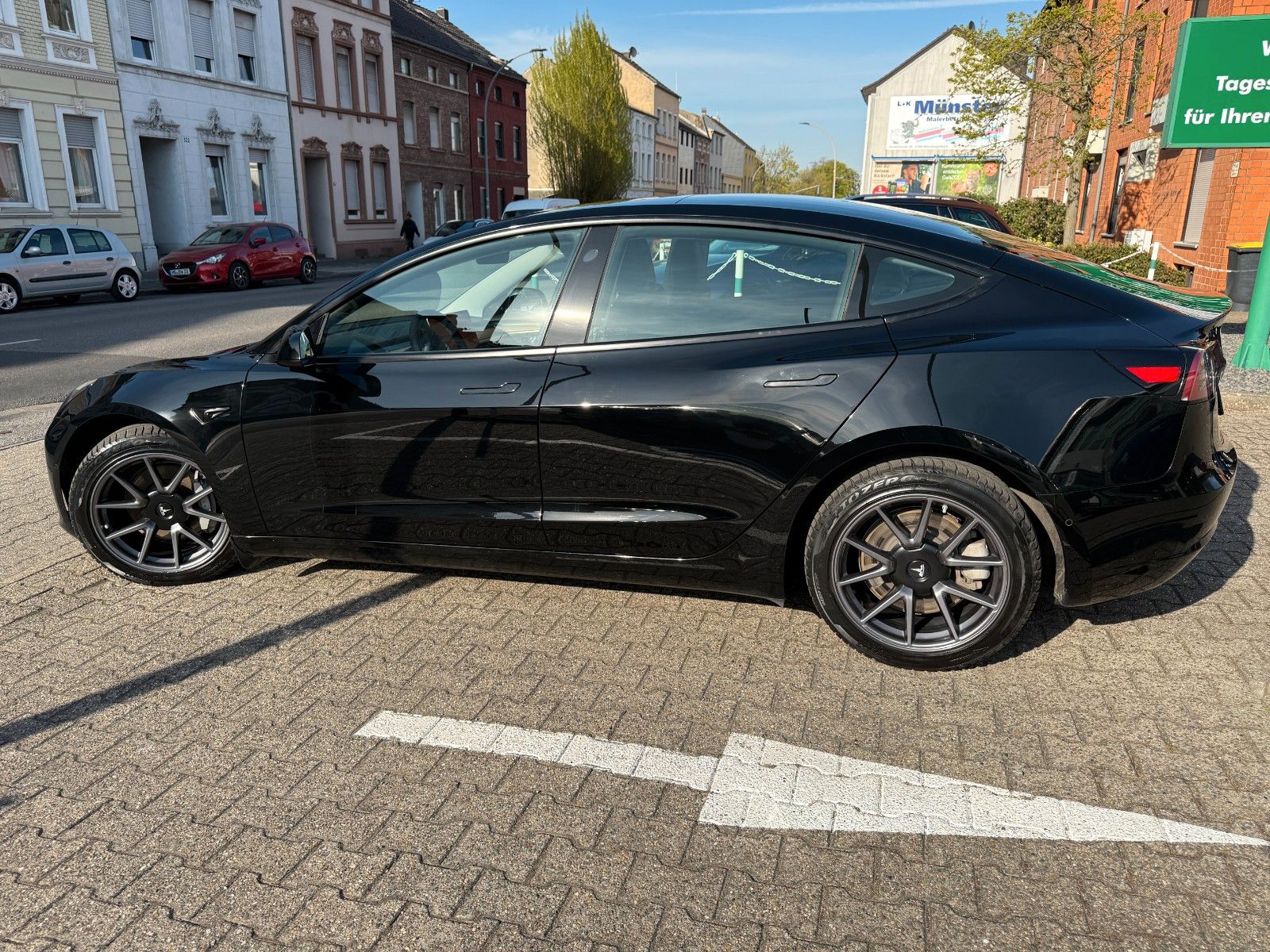 Fahrzeugabbildung Tesla Model 3 Long Range Dual AWD 1-Hand