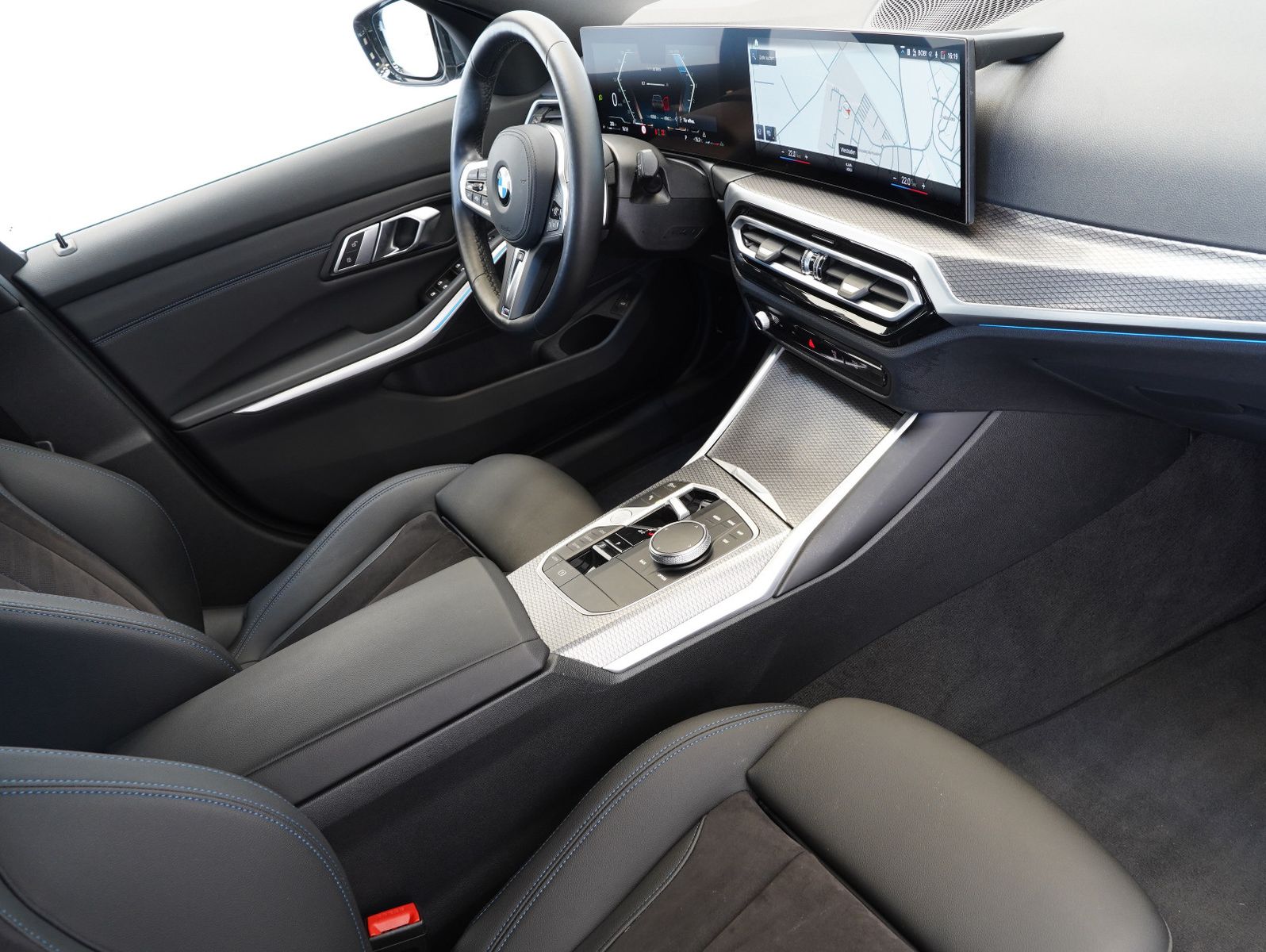 Fahrzeugabbildung BMW 320 d xDrive Touring M Sport LED/DAB/CARPLAY/ACC