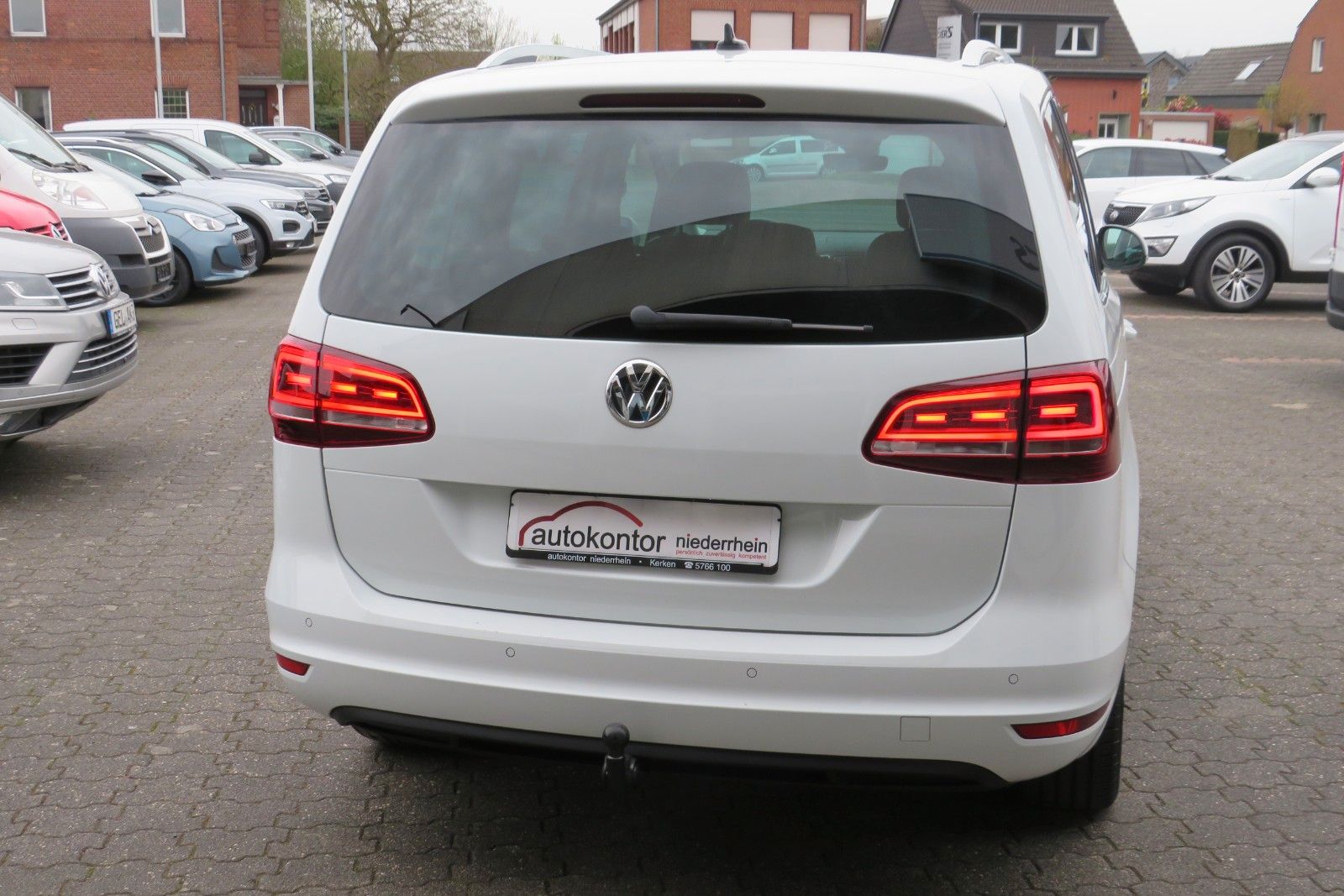 Fahrzeugabbildung Volkswagen Sharan Highline 7-SITZE AHK NAVI ACC 1.HAND