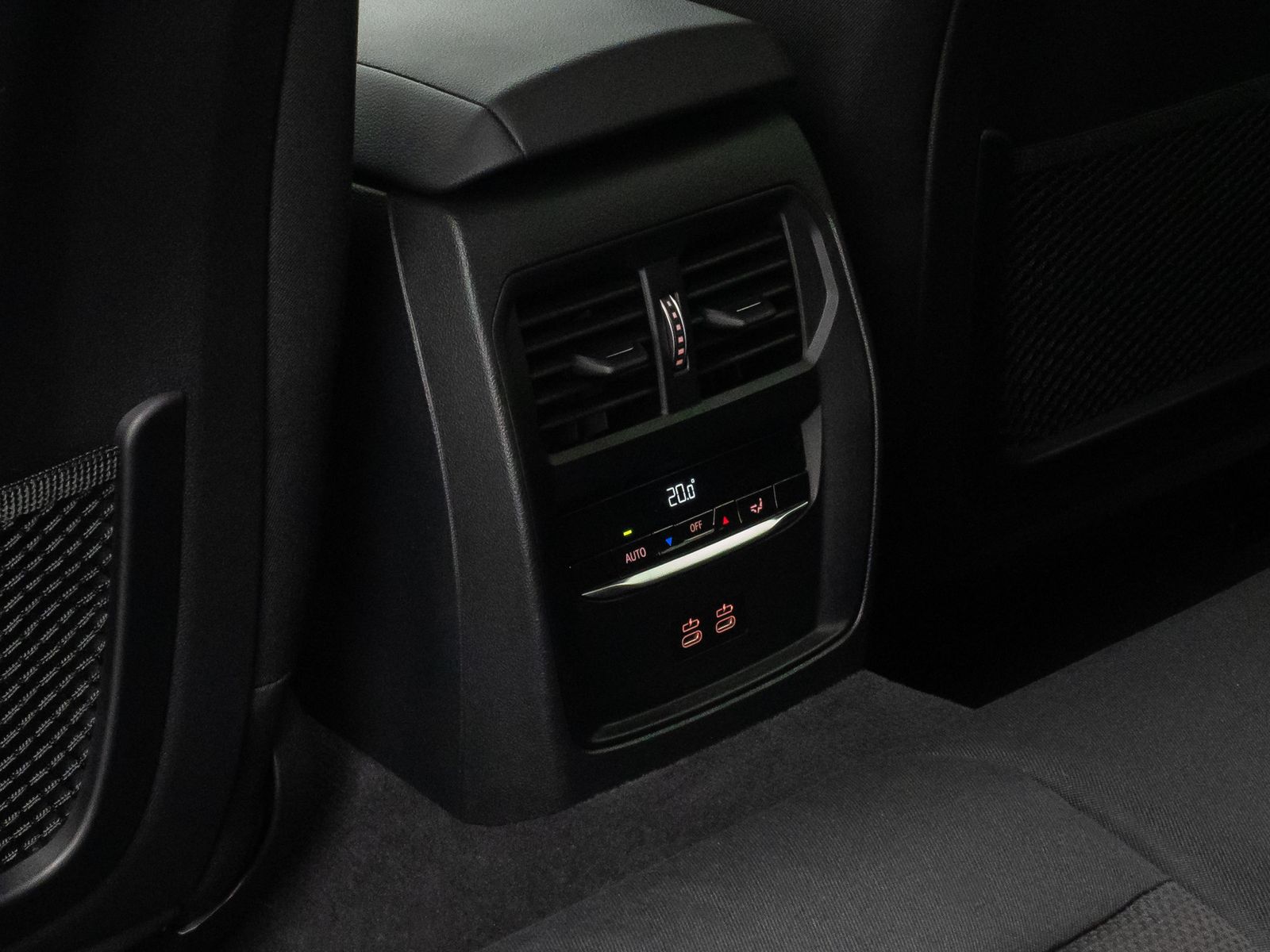 Fahrzeugabbildung BMW 318d HiFi Kamera DAB Alarm WLAN FernlichtAssist