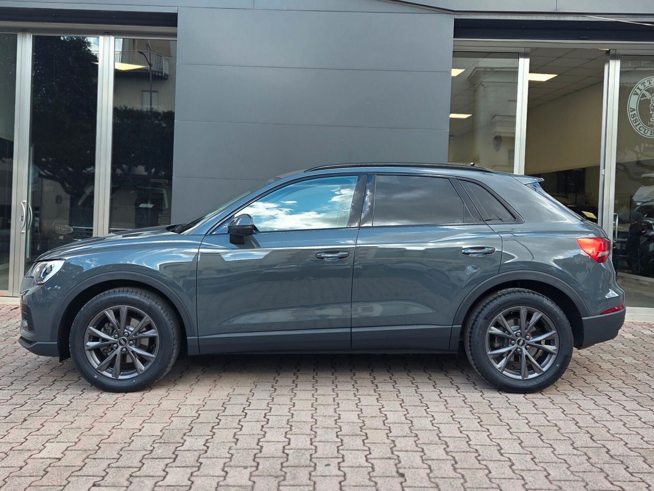 Audi Q3 35 TDI S tronic 150 cv Business imagem 3