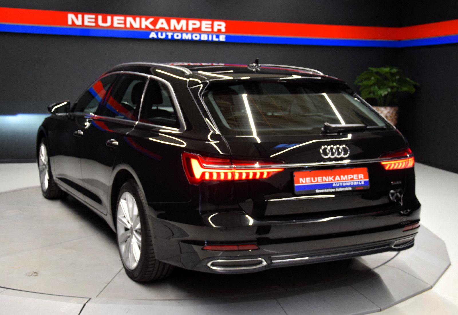 Fahrzeugabbildung Audi A6 Avant 45 TFSI quattro Kamera Pano ACC Leder