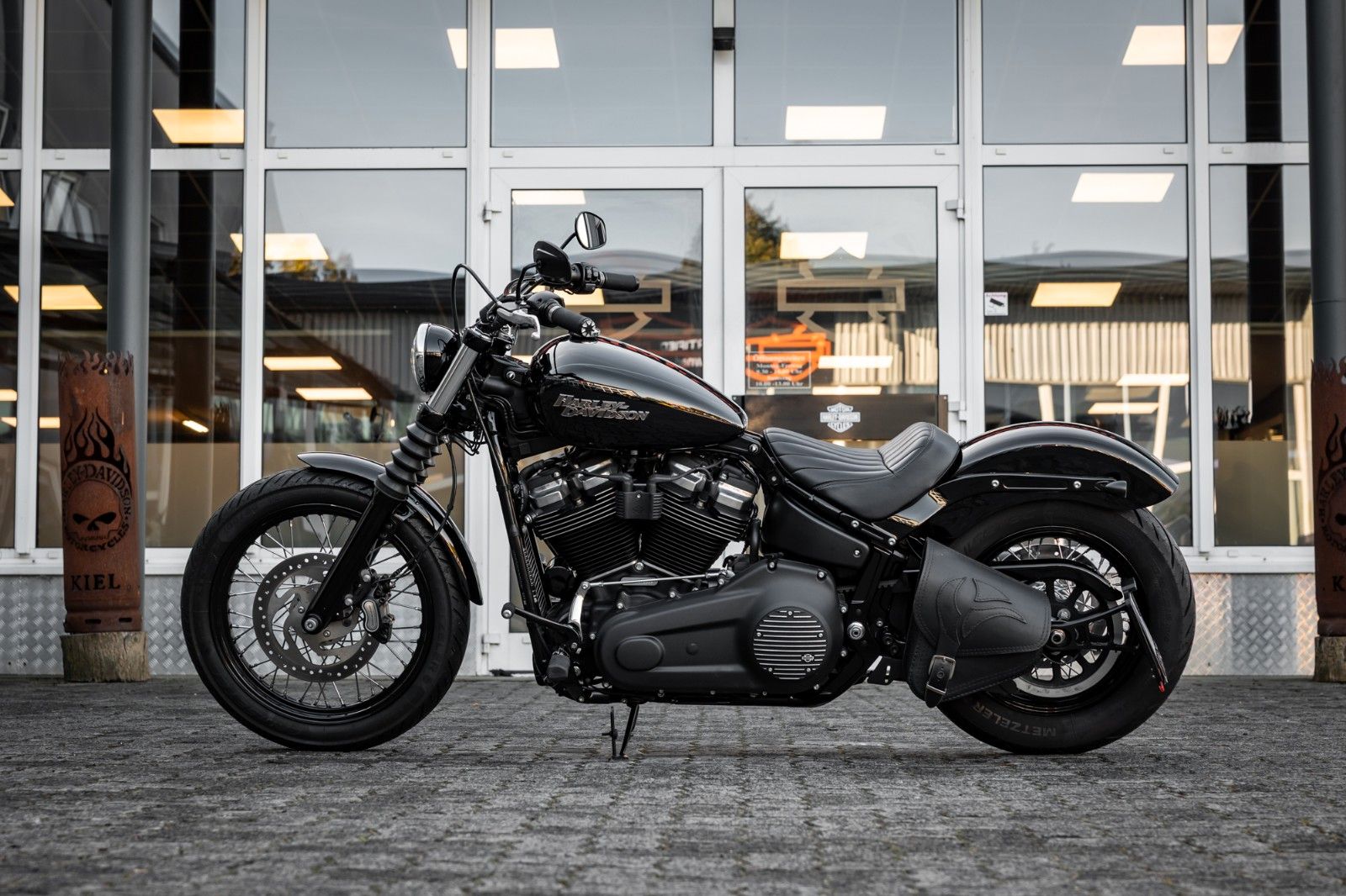 Fahrzeugabbildung Harley-Davidson FXBB STREET BOB Softail  - JEKILL&HYDE