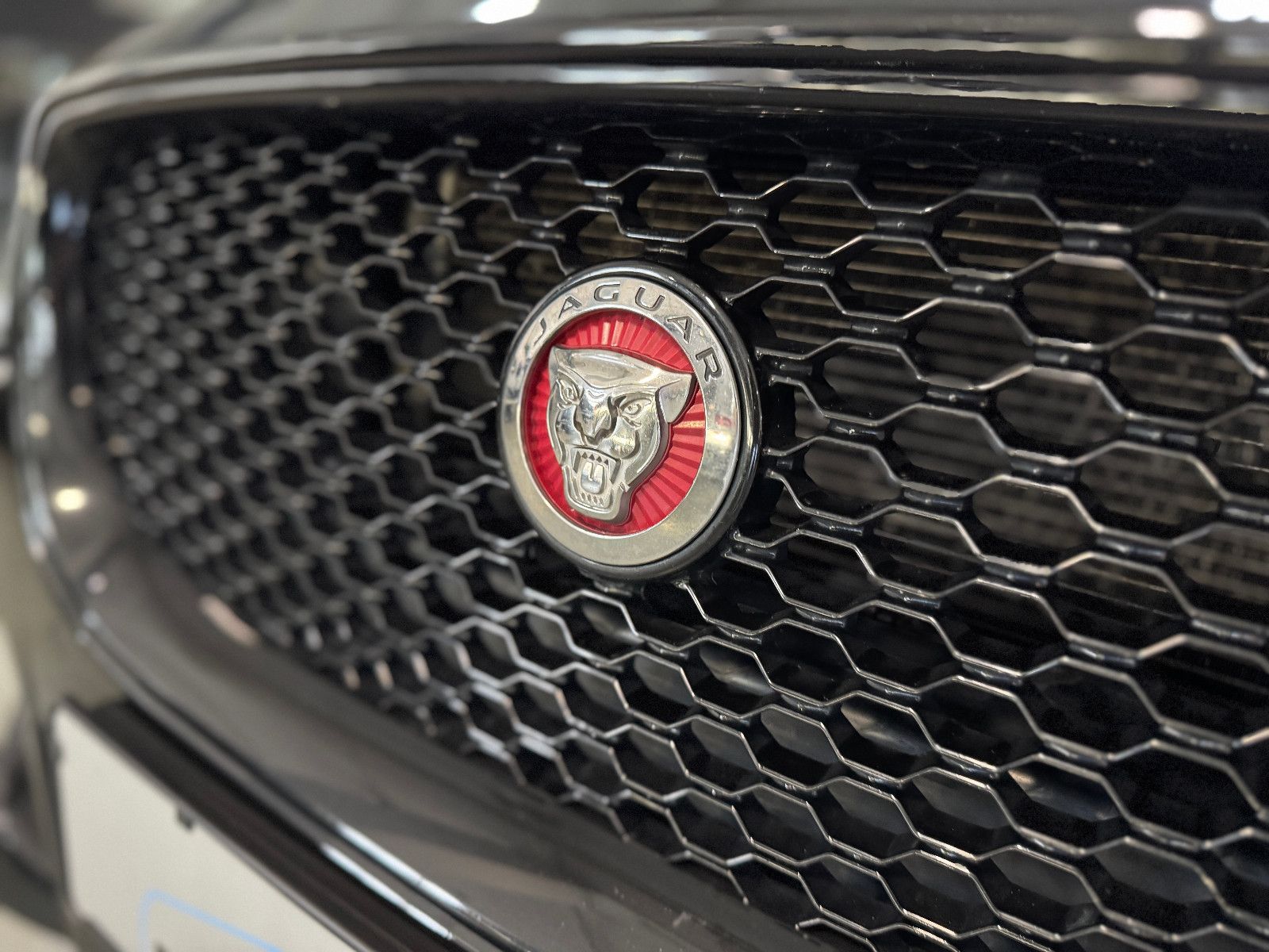 Fahrzeugabbildung Jaguar XE 2.0 d 8GT LANDMARK R-SPORT BLACK EDITION VOLL