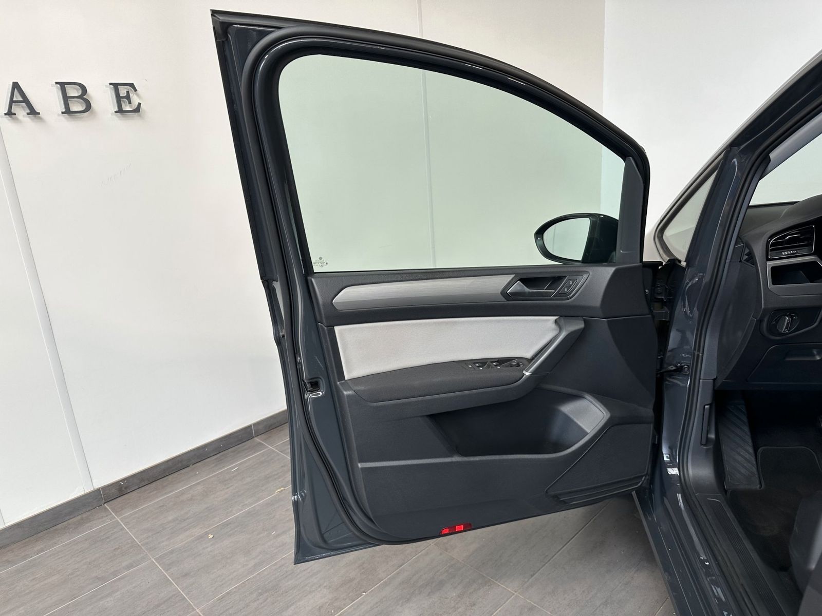 Fahrzeugabbildung Volkswagen Touran 2.0 TDI DSG Comfortline NAV+LED+AHK