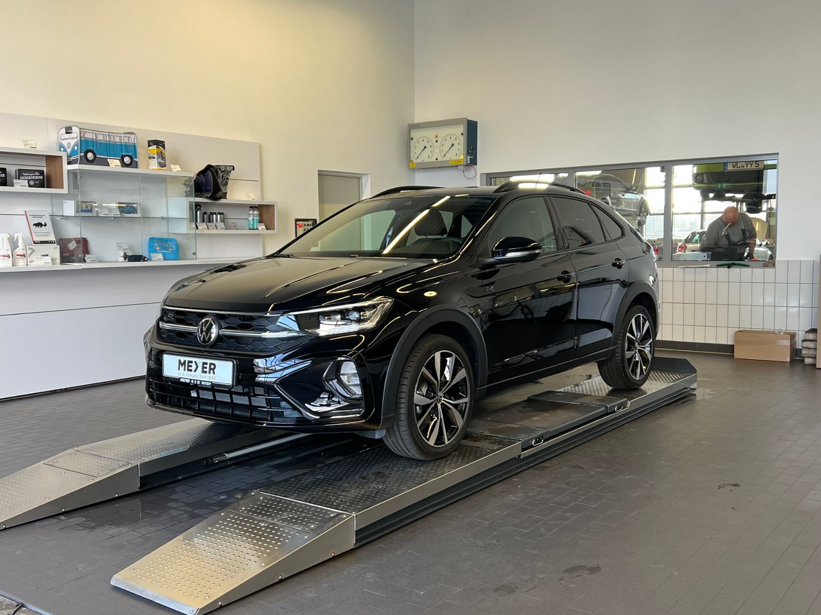 Fahrzeugabbildung Volkswagen Taigo R-Line 1.5 TSI DSG *AHK, Navi, "IQ.DRIVE"*