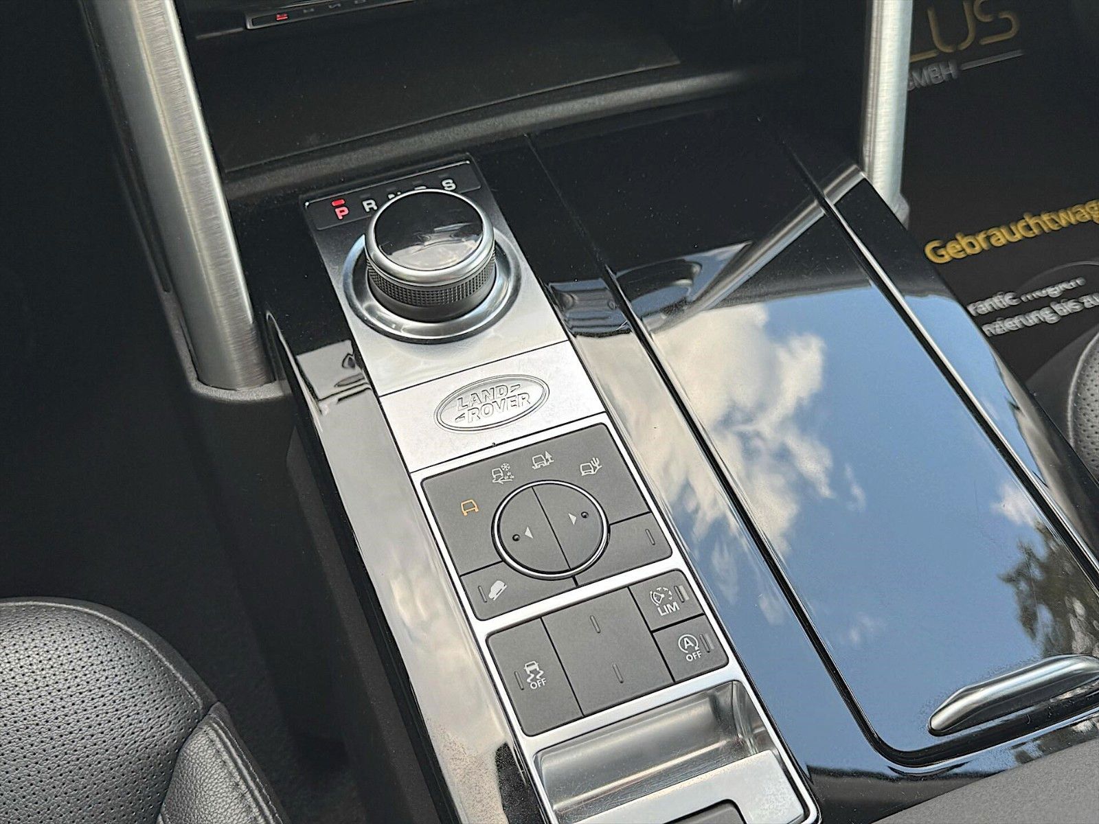 Fahrzeugabbildung Land Rover Discovery 5 2.0 TD SD4 HSE BLACK 4x4 *AHK*LED*