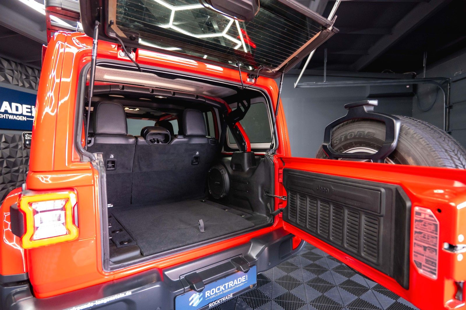 Fahrzeugabbildung Jeep Wrangler Unlimited Sahara OVERLAND 4x4 *LED*ACC*