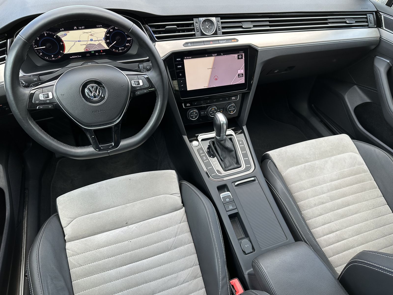 Fahrzeugabbildung Volkswagen Passat Variant HL NAV+LED+AHK+KAM+PANO+19ZO+AID
