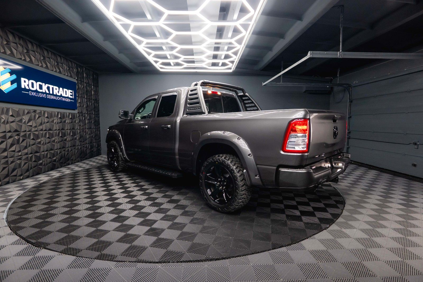 Fahrzeugabbildung Dodge RAM 5.7 V8 HEMI 4x4 OFFROAD Night Limited 19%
