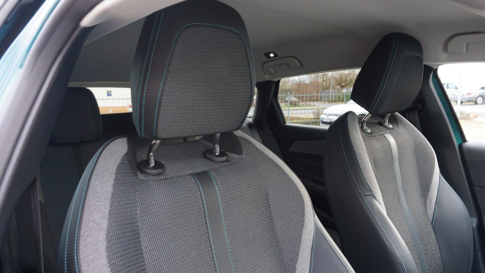 Fahrzeugabbildung Peugeot 308 SW Hybrid 180 Allure T.Leder,Navi,LED,SH,Kam