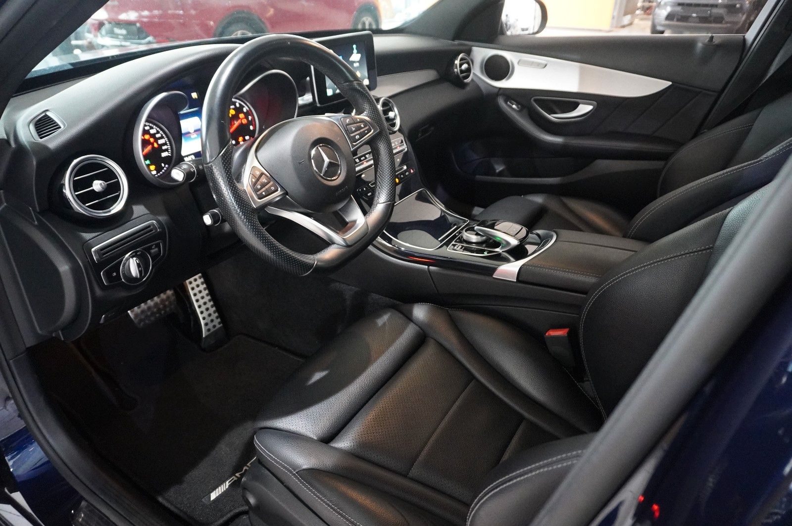 Fahrzeugabbildung Mercedes-Benz C 200 LIM. AMG LINE NAVI/LED/KAMERA/SH/SPORT/AHK