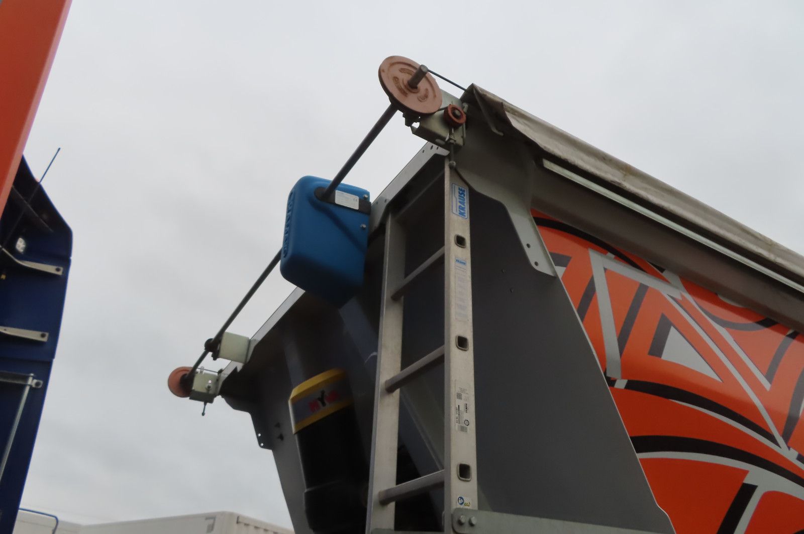 Fahrzeugabbildung MEGA Neuwertig Stahlkipper - E-Verdeck - 30 m³