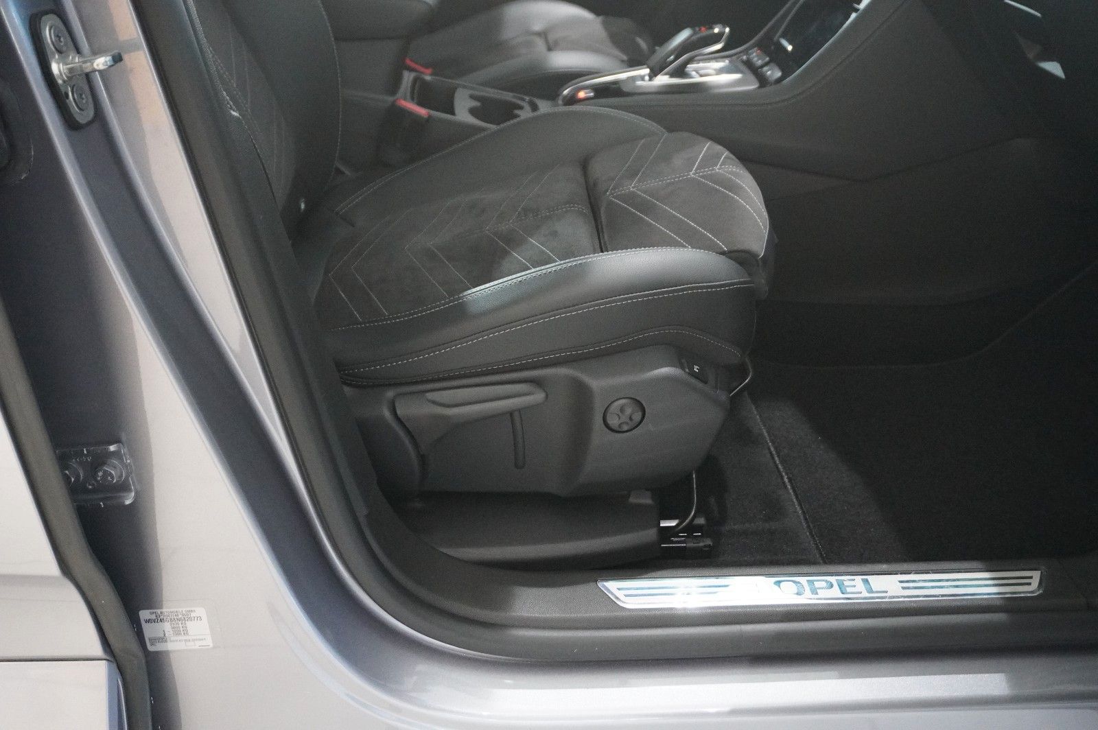 Fahrzeugabbildung Opel Grandland (X) ULTIMATE 4HYBRID NAVI/LED/SPORT/SH