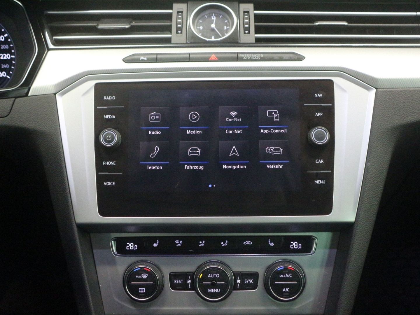 Fahrzeugabbildung Volkswagen Passat Comfortline DSG ACC DAB AID Kamera SHZ